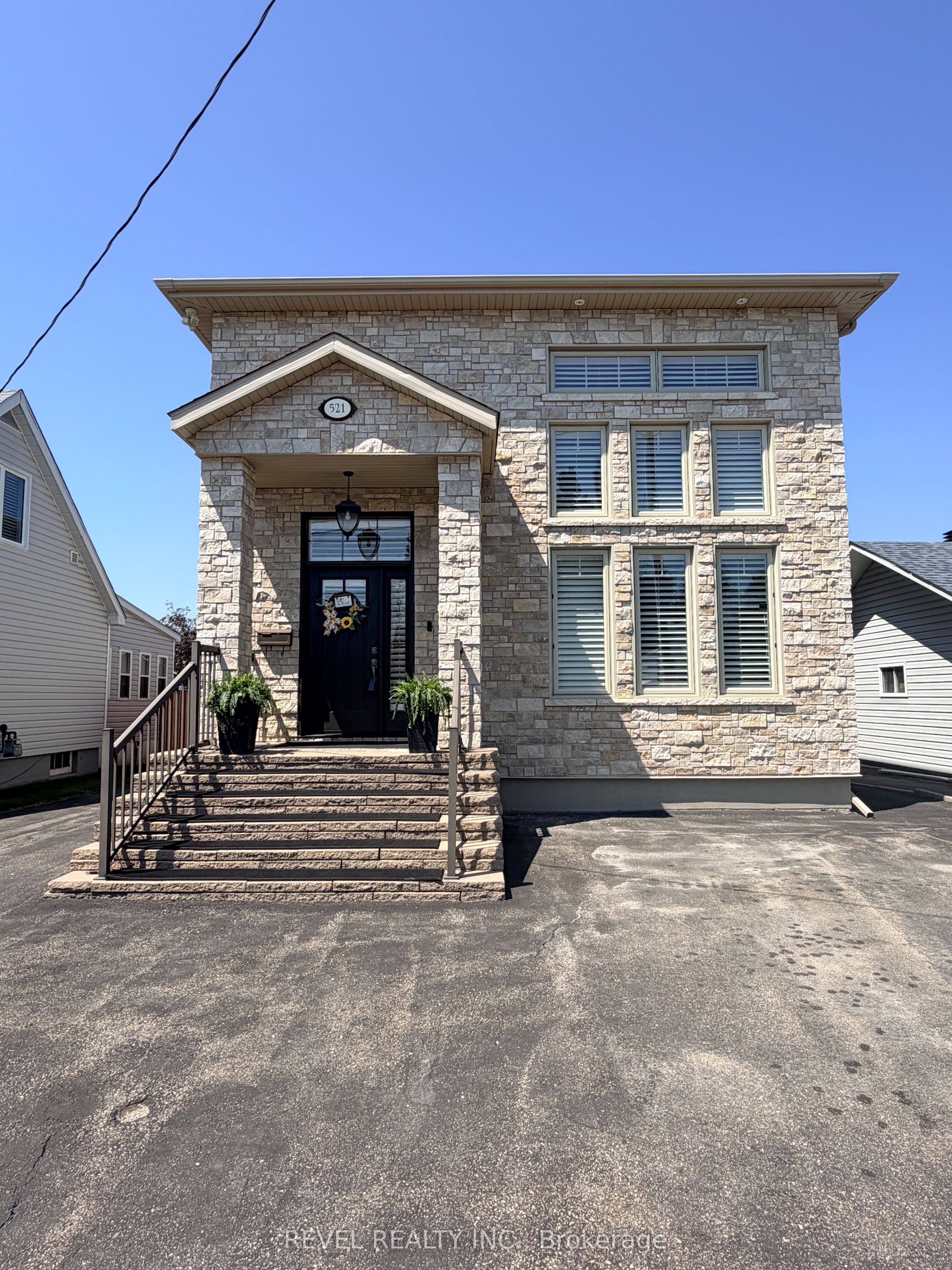 521 Pine Street N, Timmins, ON P4N 6L9 photo 2