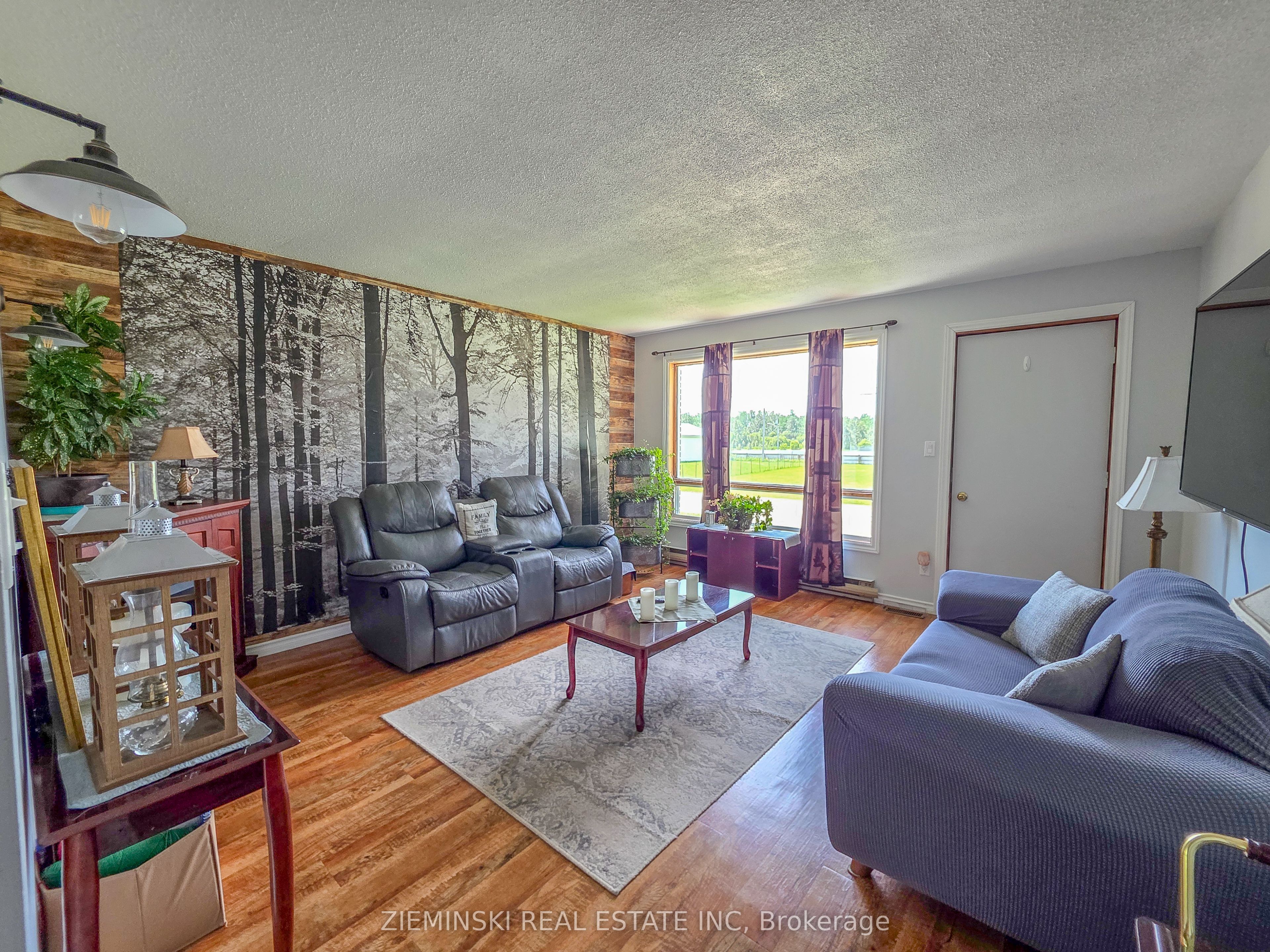 329 Timmins Avenue, Black River-Matheson, ON P0K 1R0 photo 3