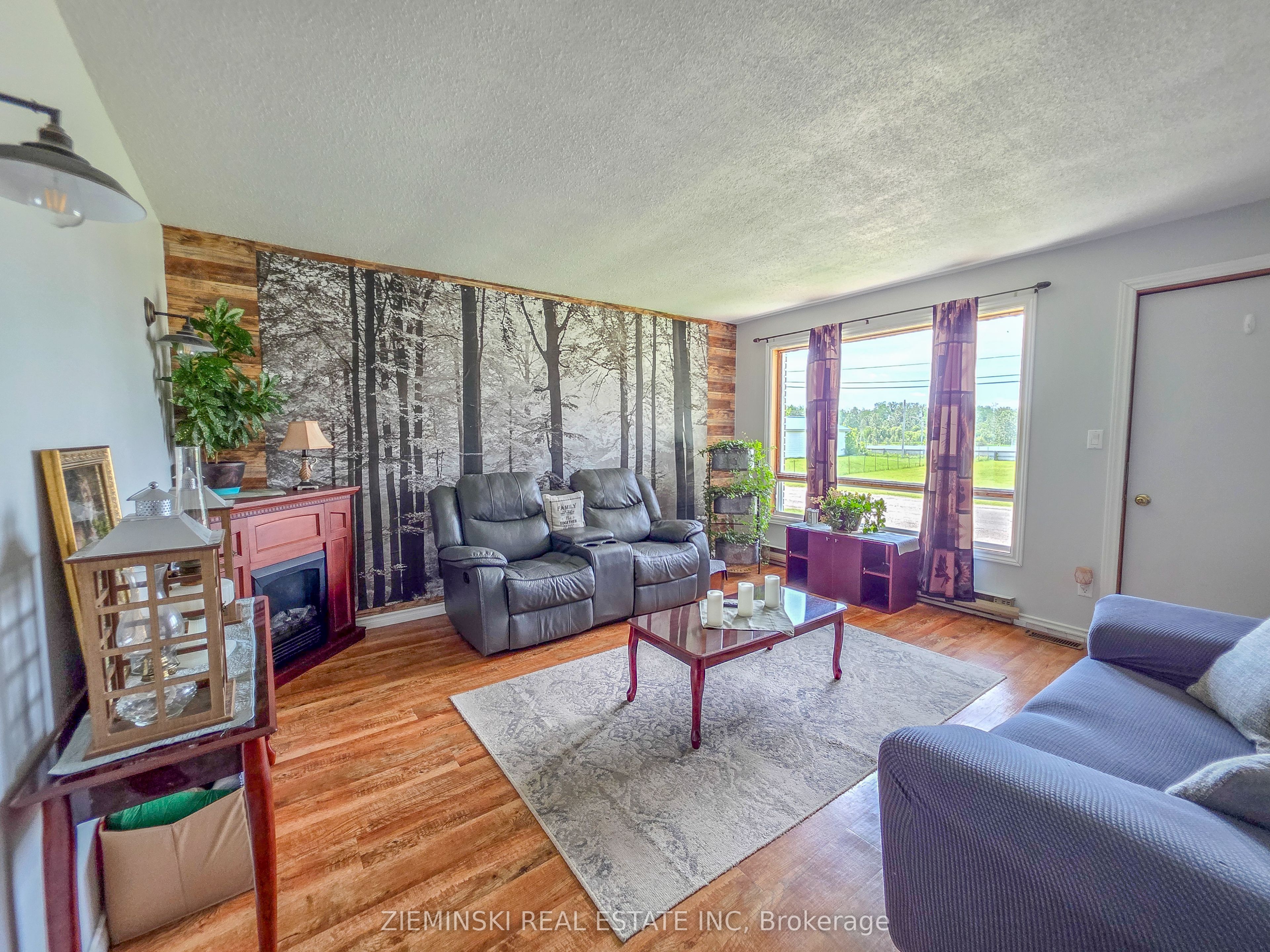 329 Timmins Avenue, Black River-Matheson, ON P0K 1R0 photo 5