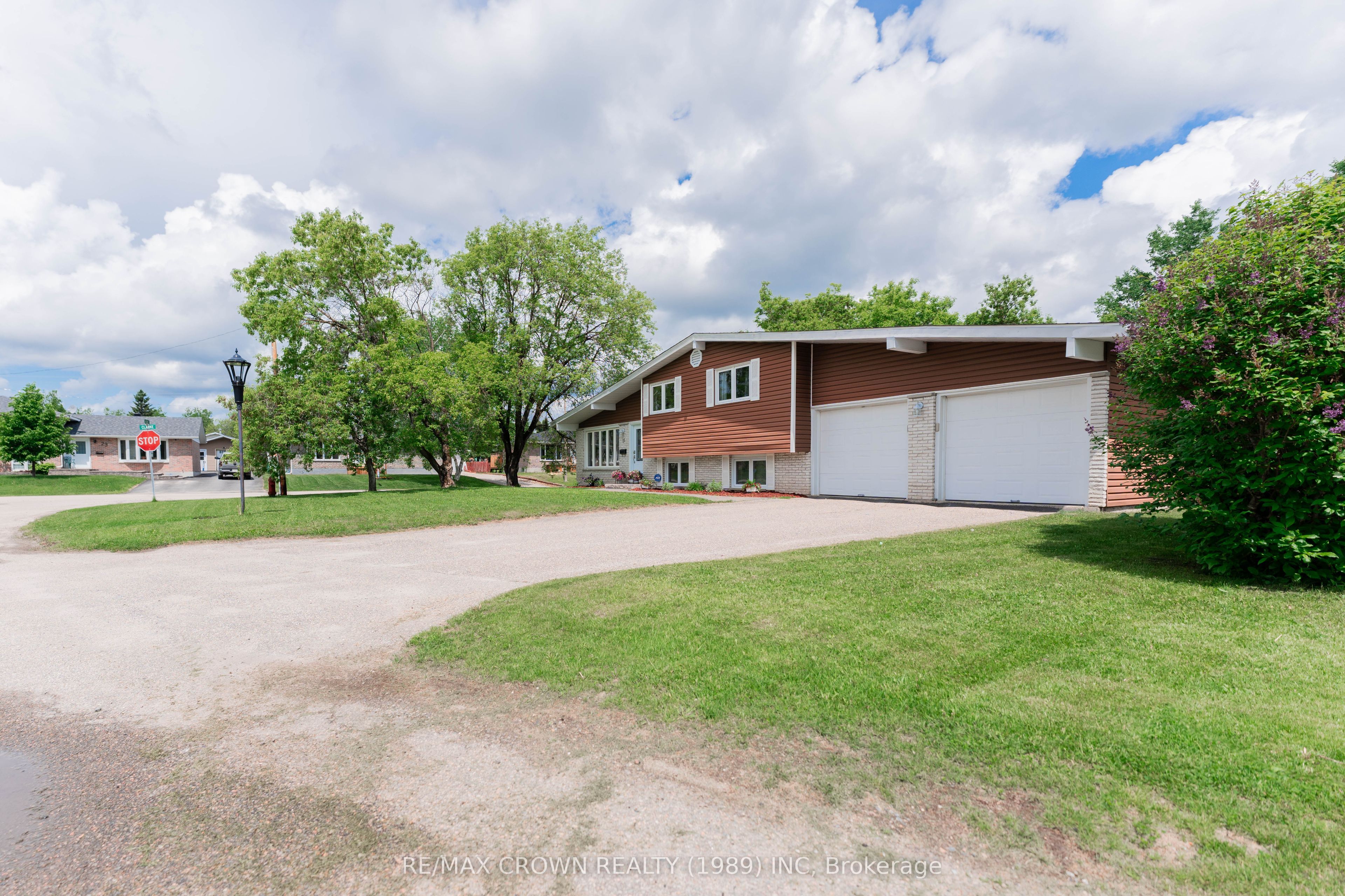 11 Kent Place, Kapuskasing, ON P5N 2Y9 photo 2