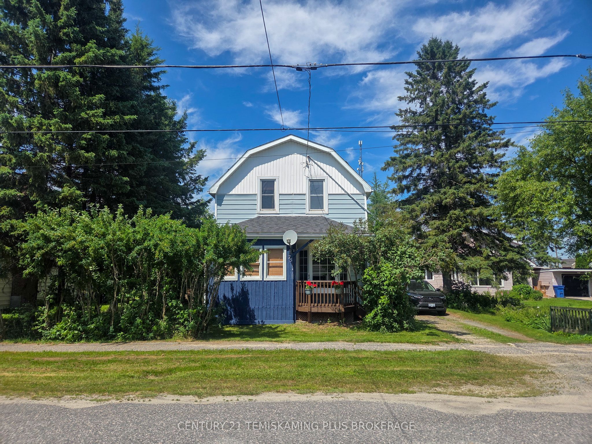 75 Fifth Avenue, Englehart, ON P0J 1H0 photo 2