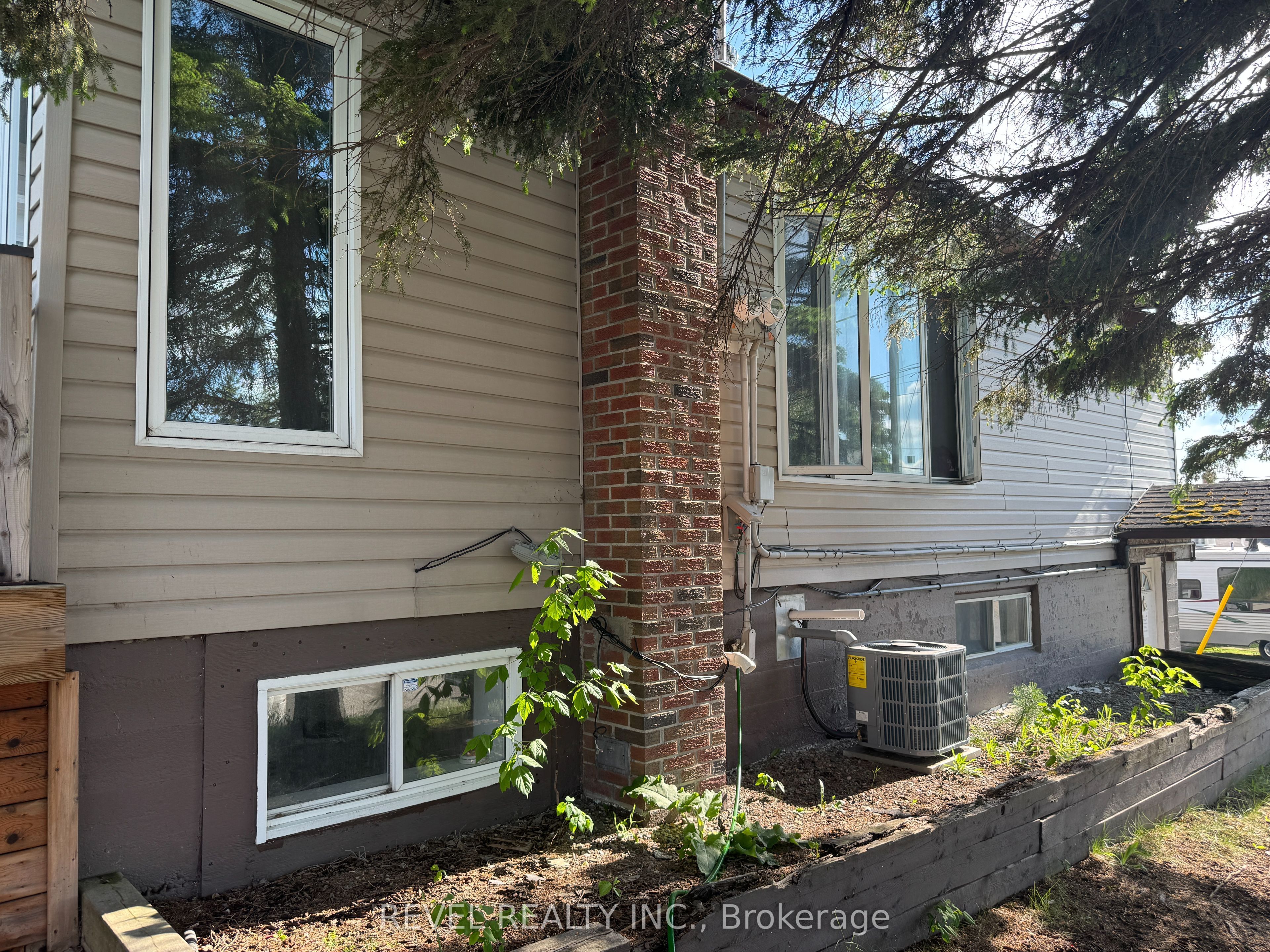 204 Laidlaw Street, Timmins, ON P4N 2P8 photo 2