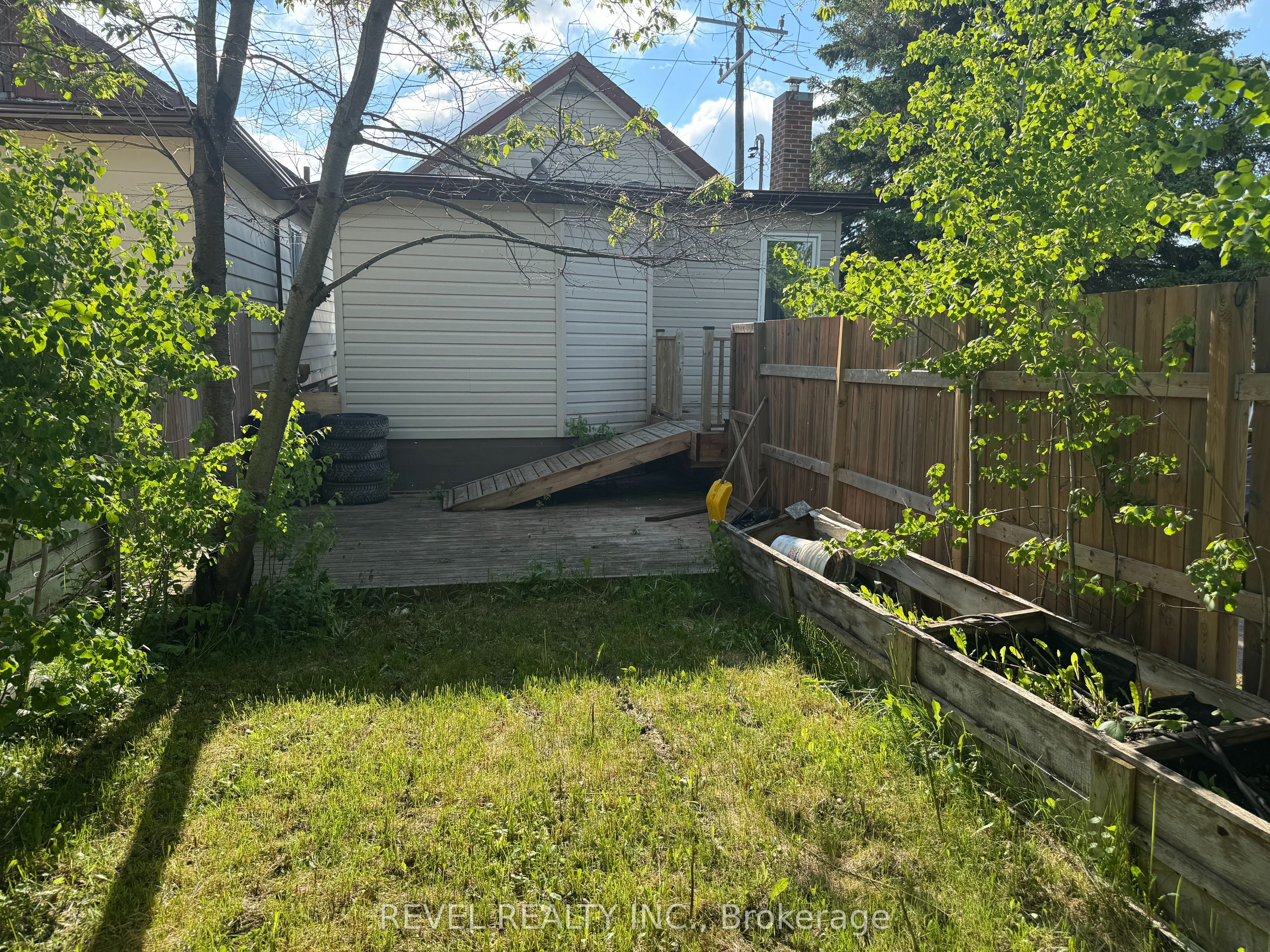 204 Laidlaw Street, Timmins, ON P4N 2P8 photo 3