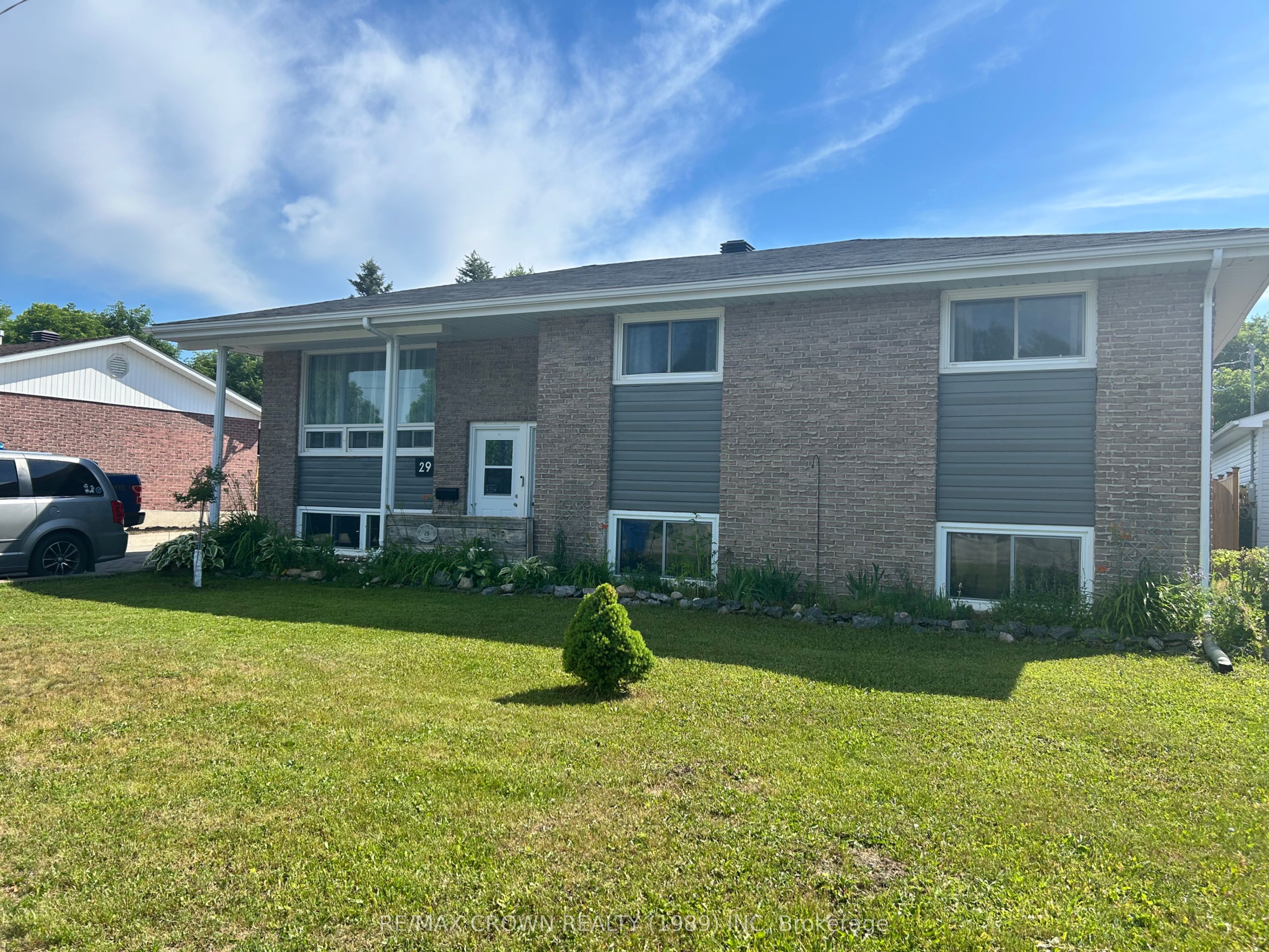 29 Kennedy Avenue, Kapuskasing, ON P5N 1M1 photo 2