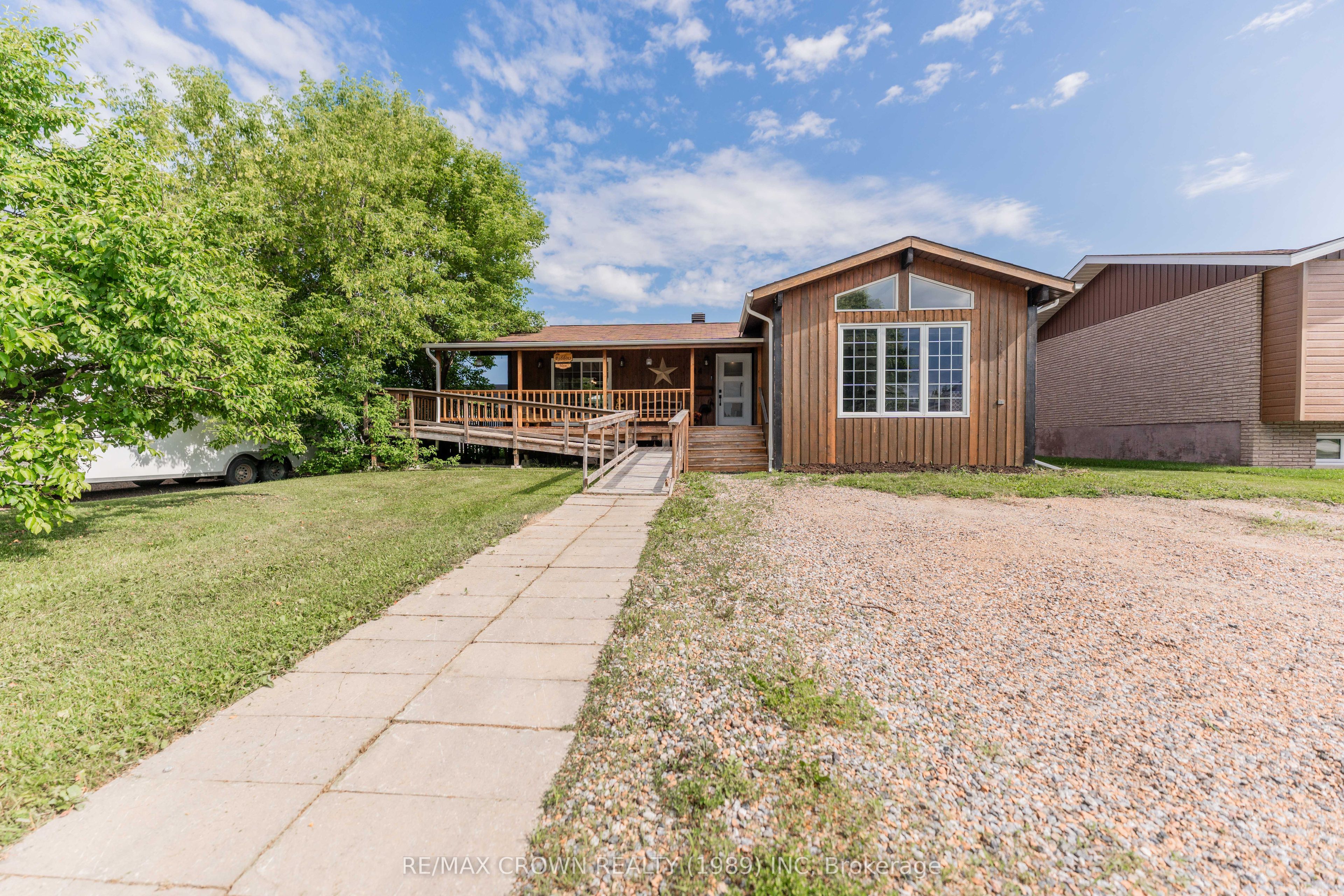 14 Migneault Avenue, Kapuskasing, ON P5N 3G5