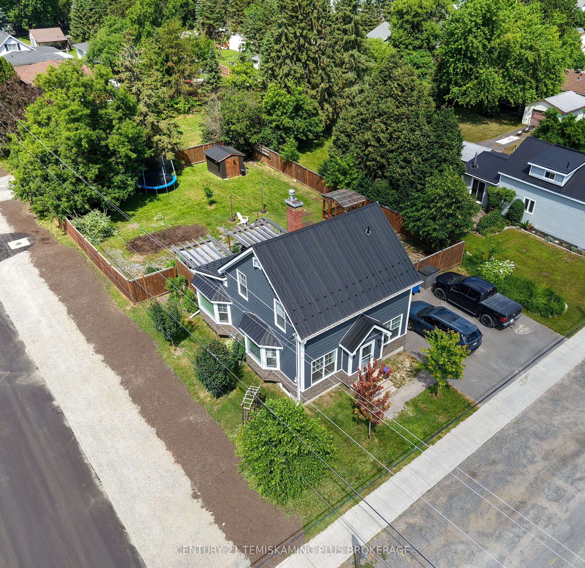 77 Third Street, Englehart, ON P0J 1H0 photo 4