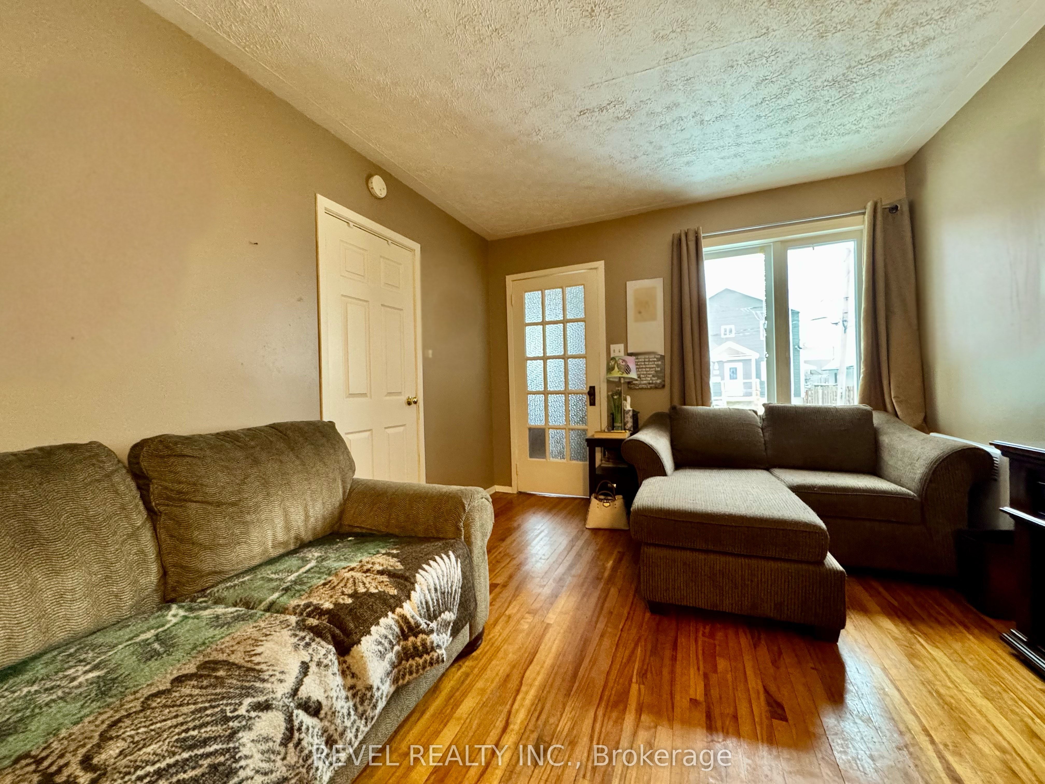 54 Windsor Avenue, Timmins, ON P4N 3A9 photo 3