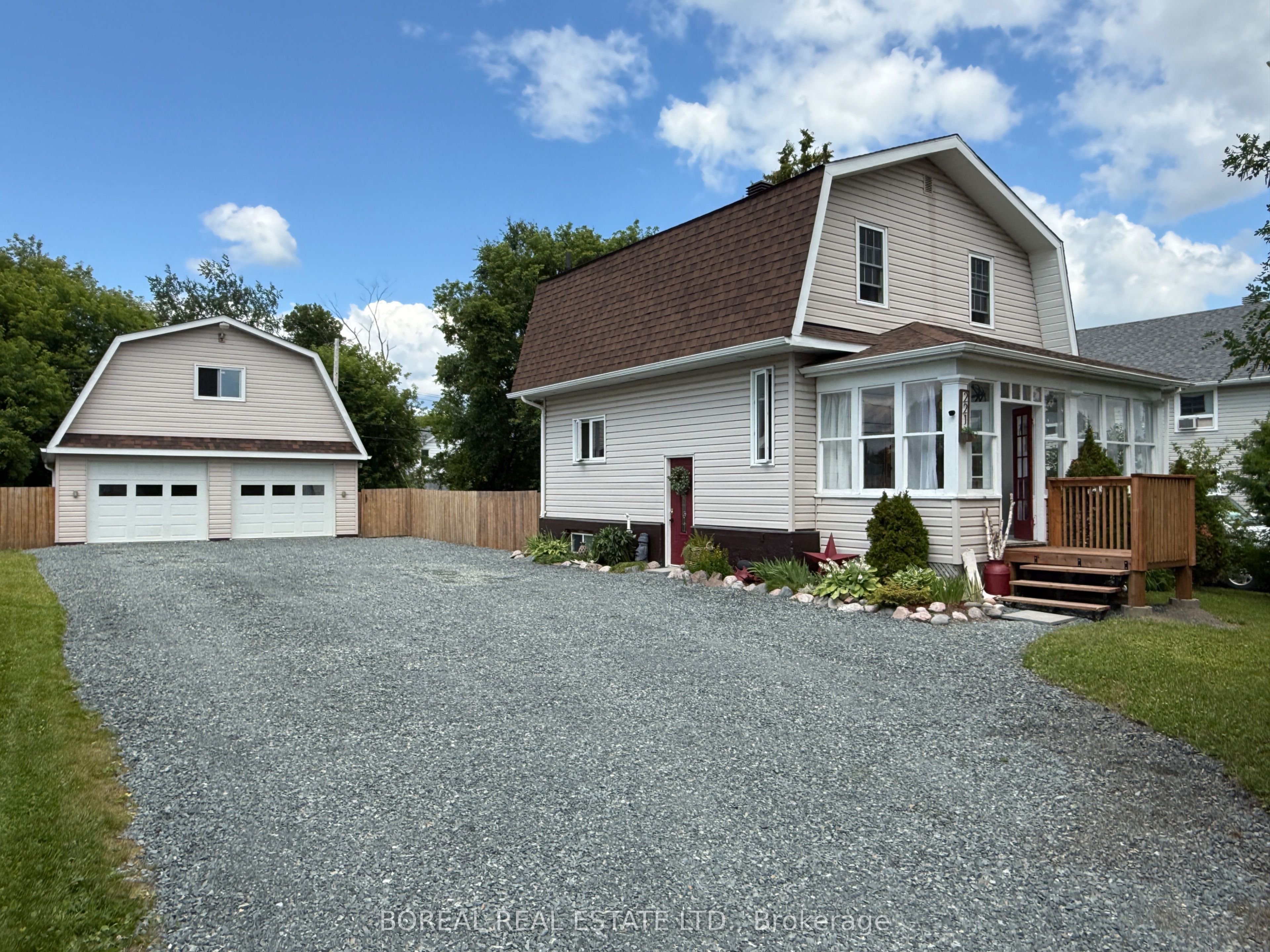 221 Fifth Avenue, Cochrane, ON P0L 1C0 photo 2