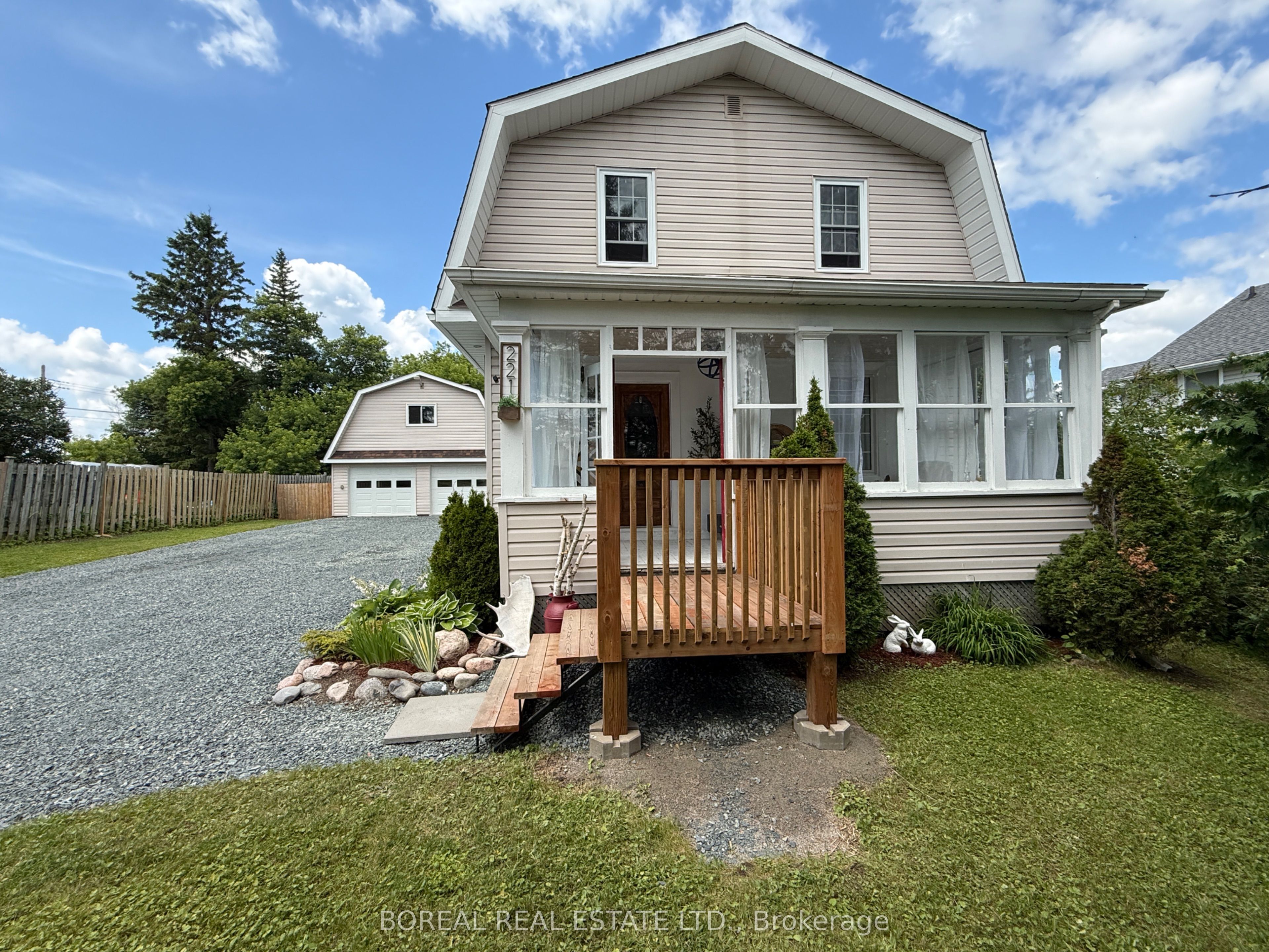 221 Fifth Avenue, Cochrane, ON P0L 1C0 photo 3