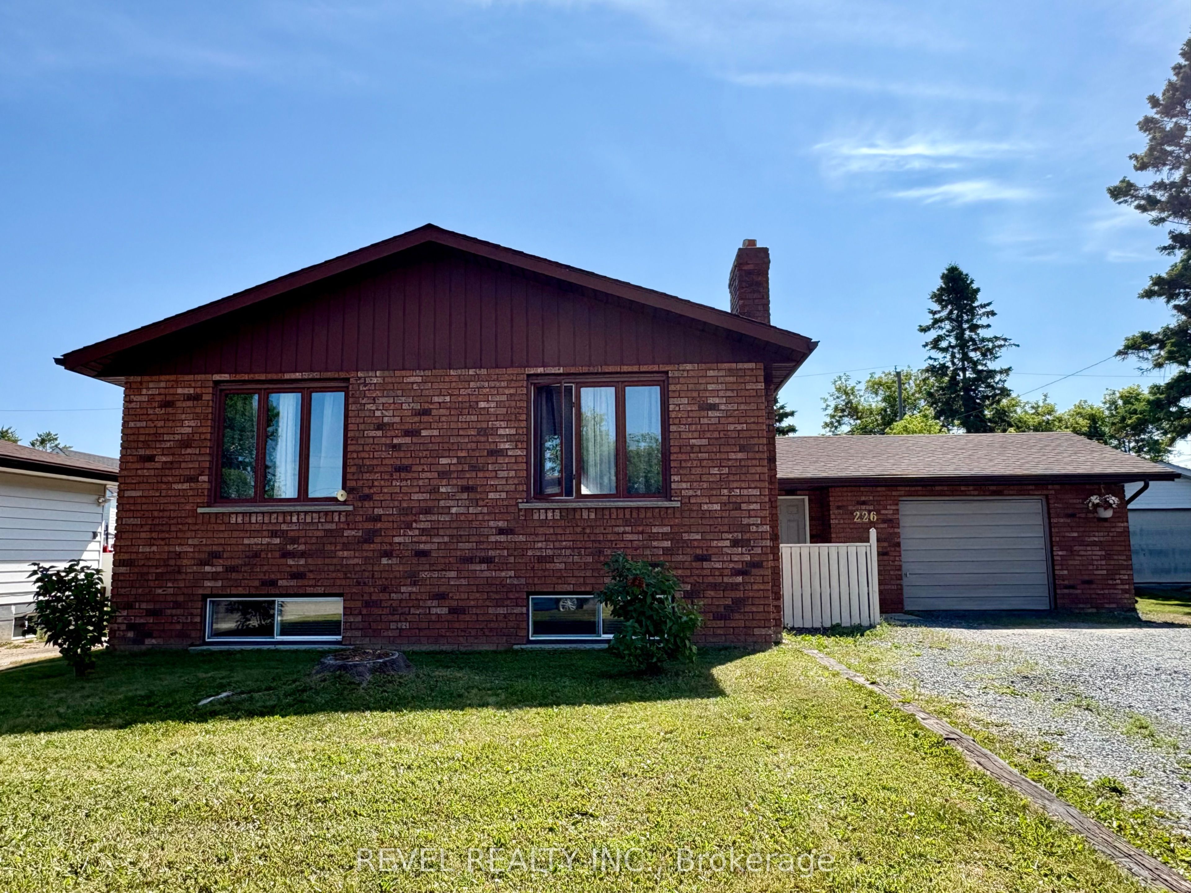 226 Second Avenue, Cochrane, ON P0L 1C0 photo 2