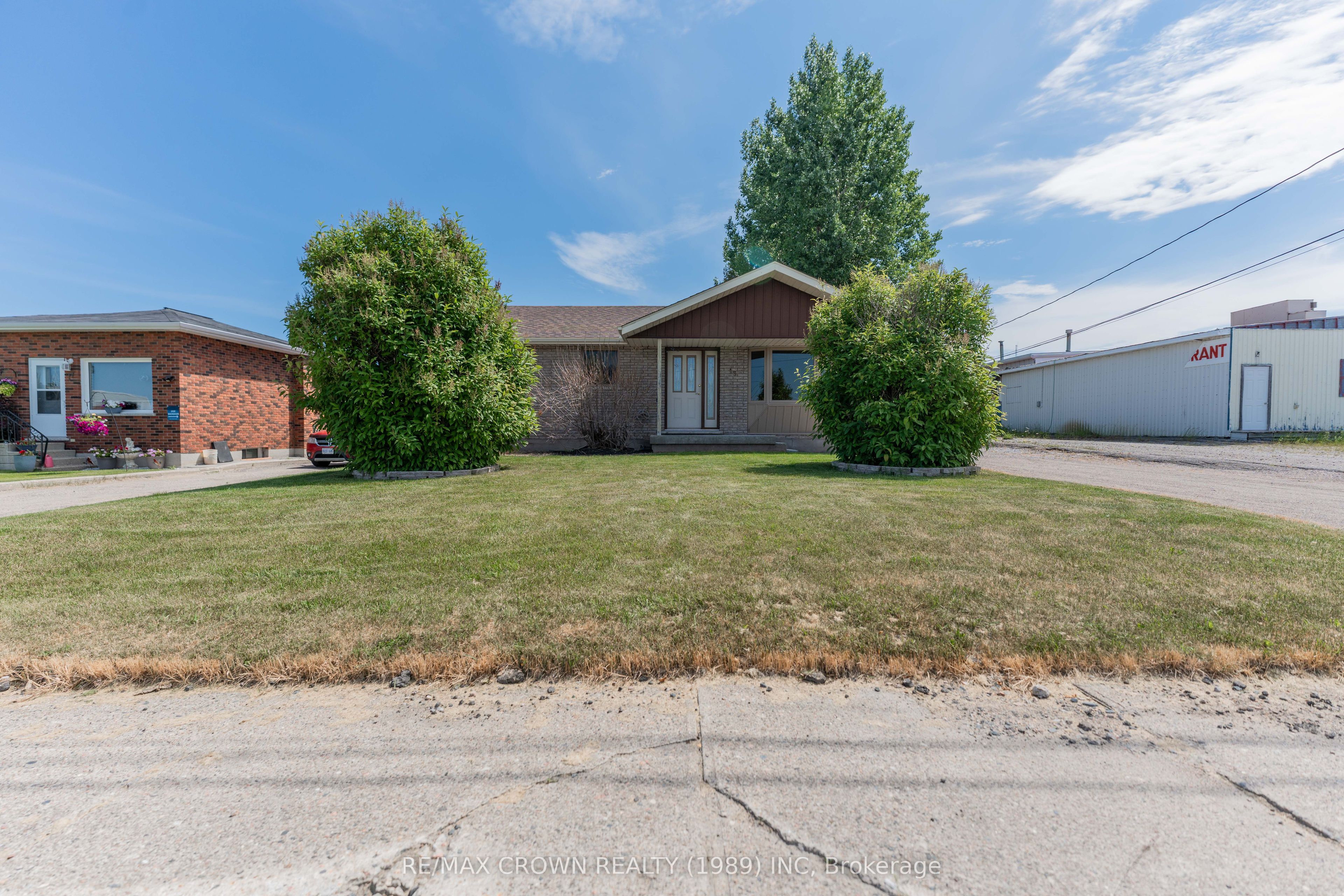 13 Third Street, Smooth Rock Falls, ON P0L 2B0