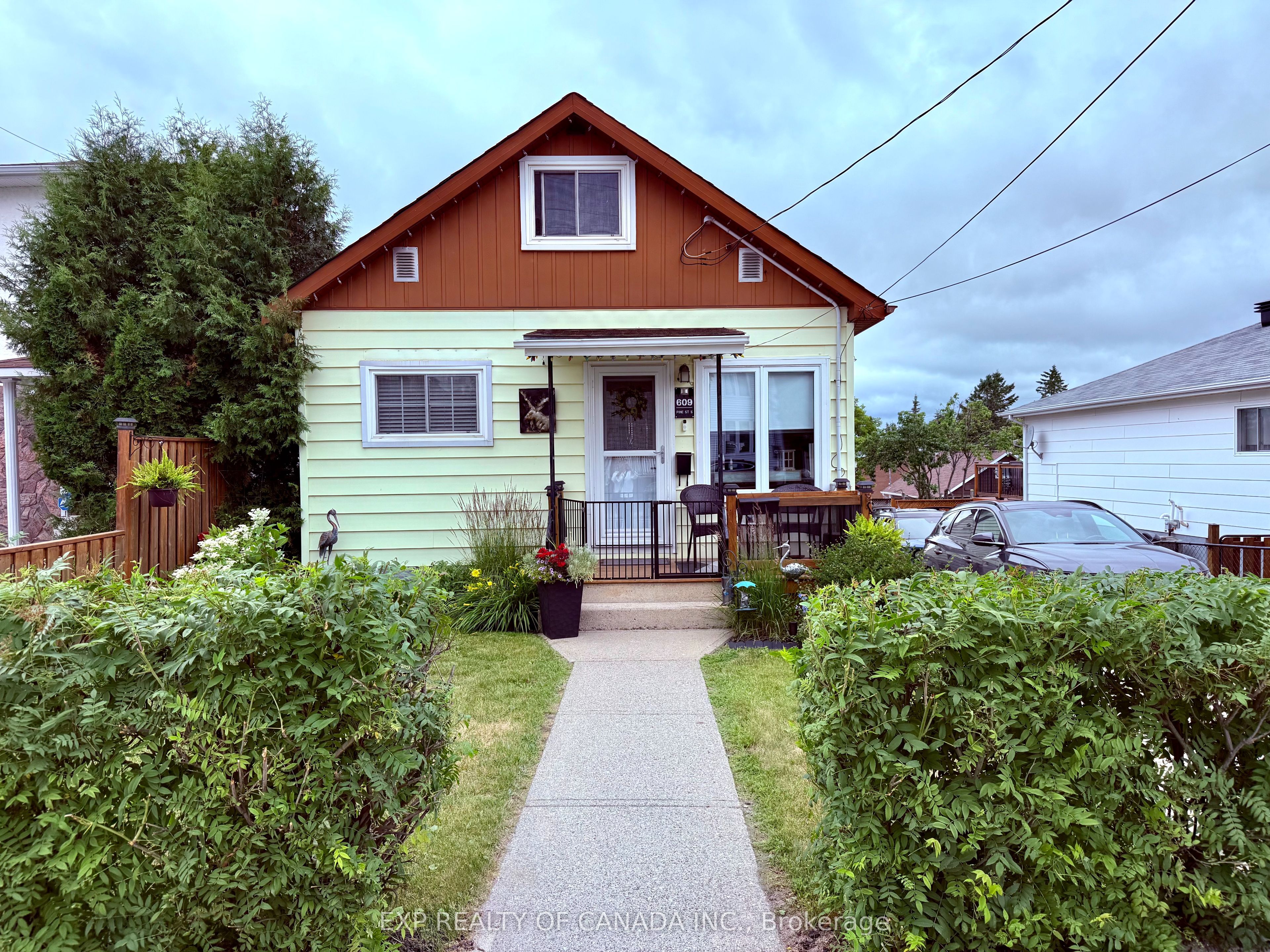 609 Pine Street S, Timmins, ON P4N 2M2