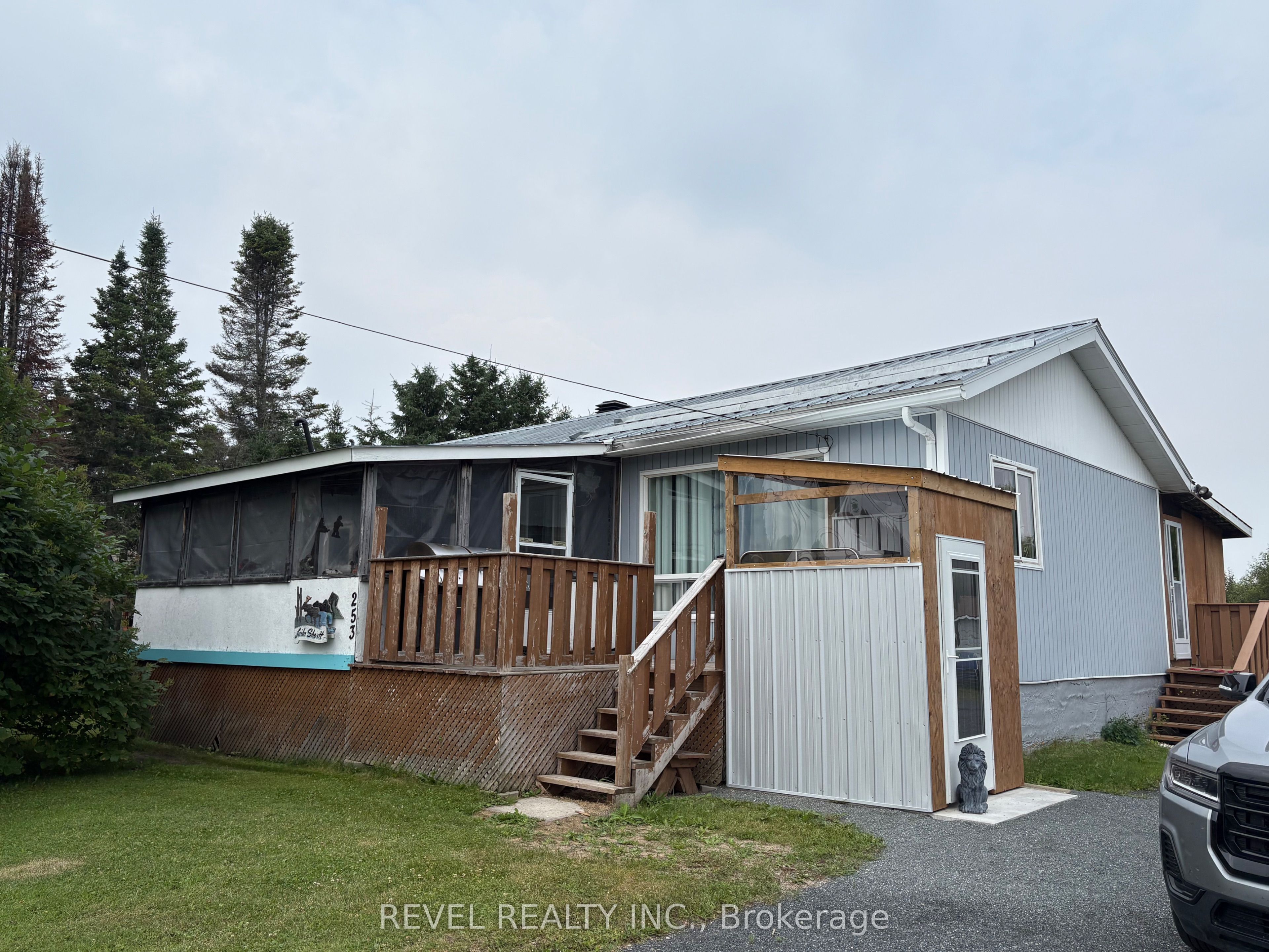 253 Highway 11 Highway S, Cochrane, ON P0L 1C0