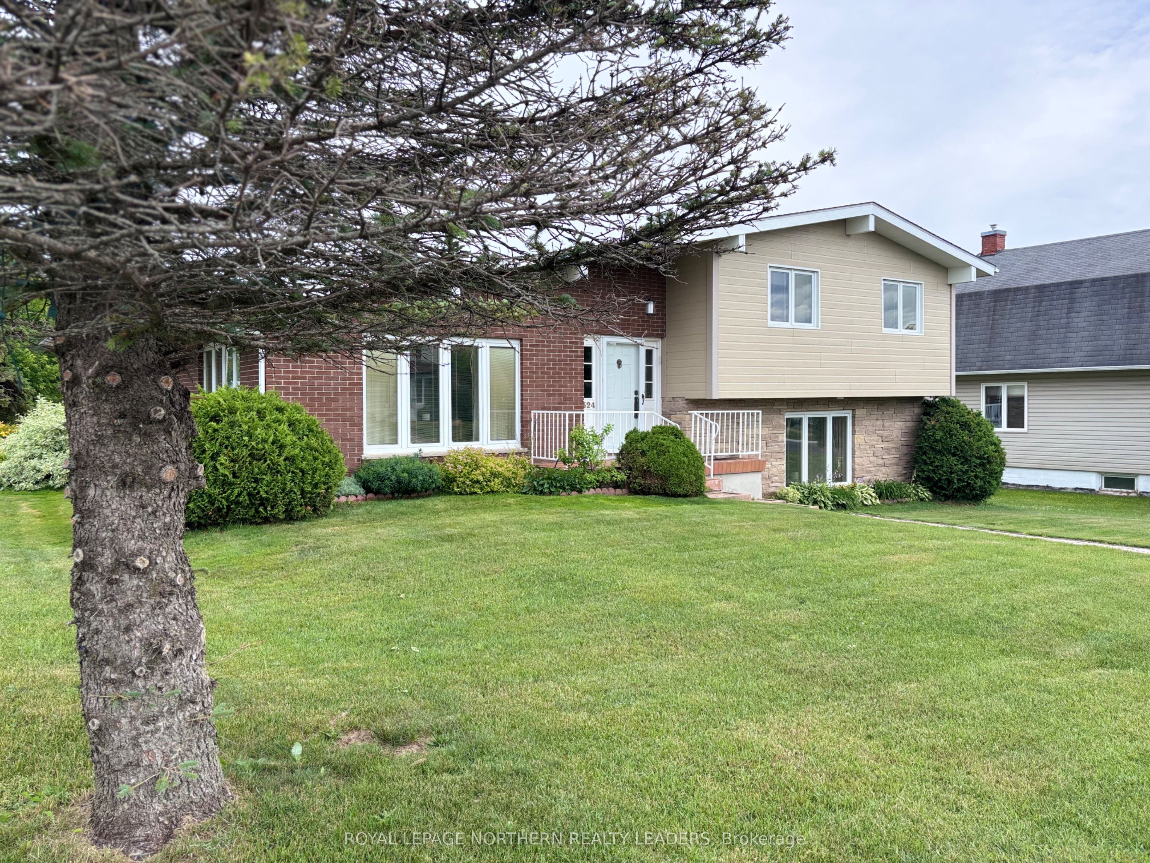324 Third Avenue, Cochrane, ON P0L 1C0 photo 2
