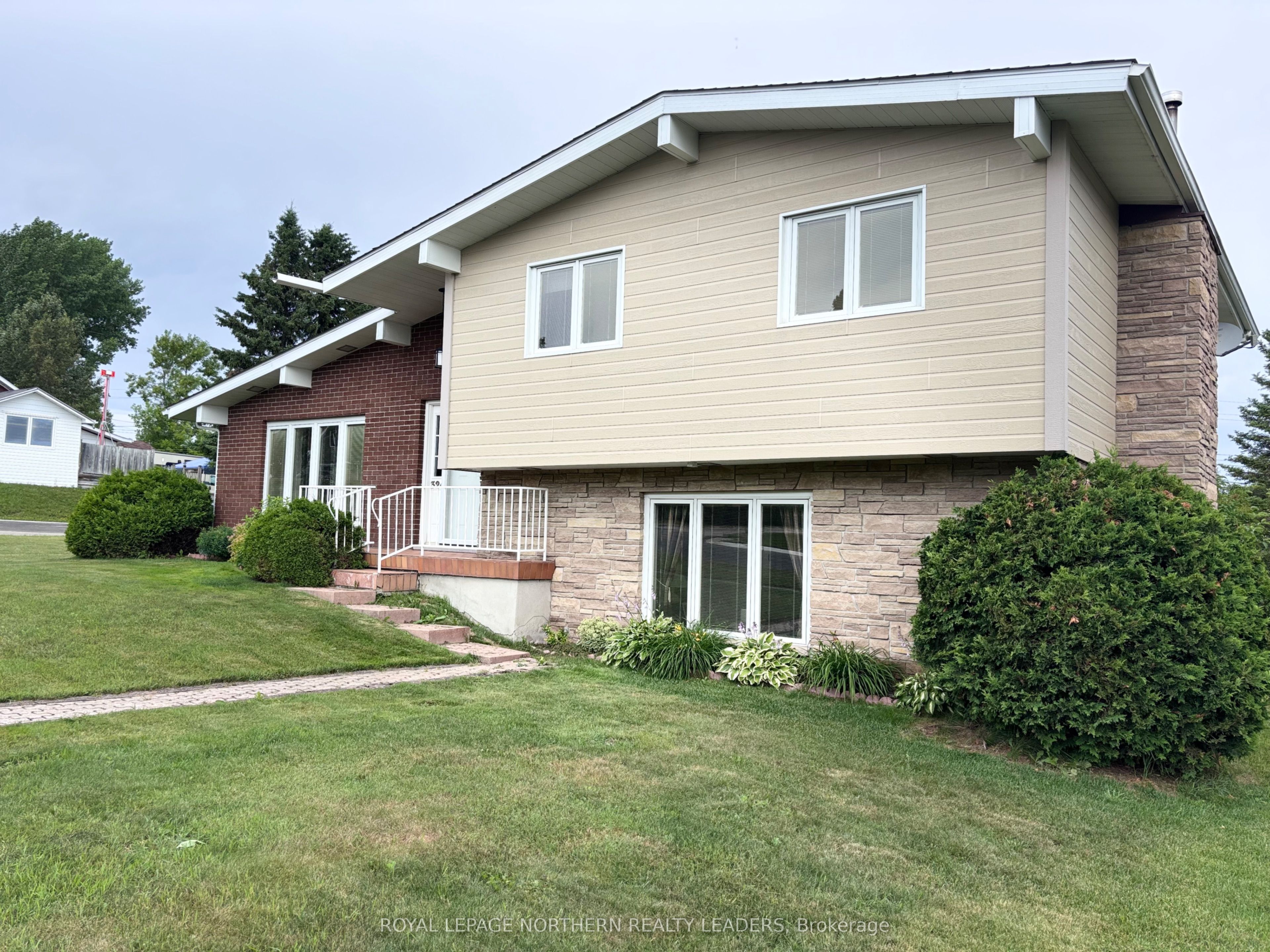 324 Third Avenue, Cochrane, ON P0L 1C0 photo 4