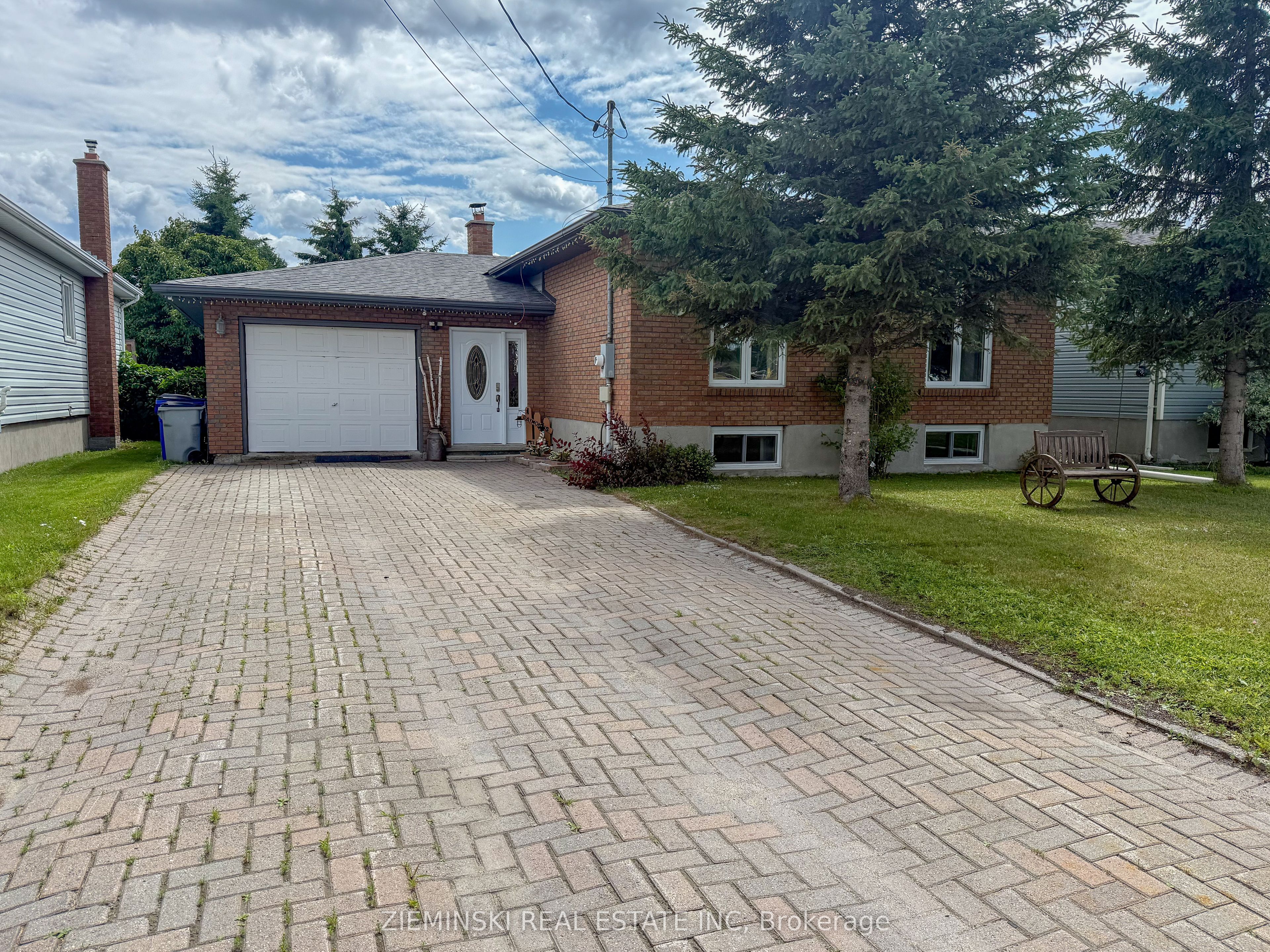 605 Bristol Road, Timmins, ON P0N 1C0