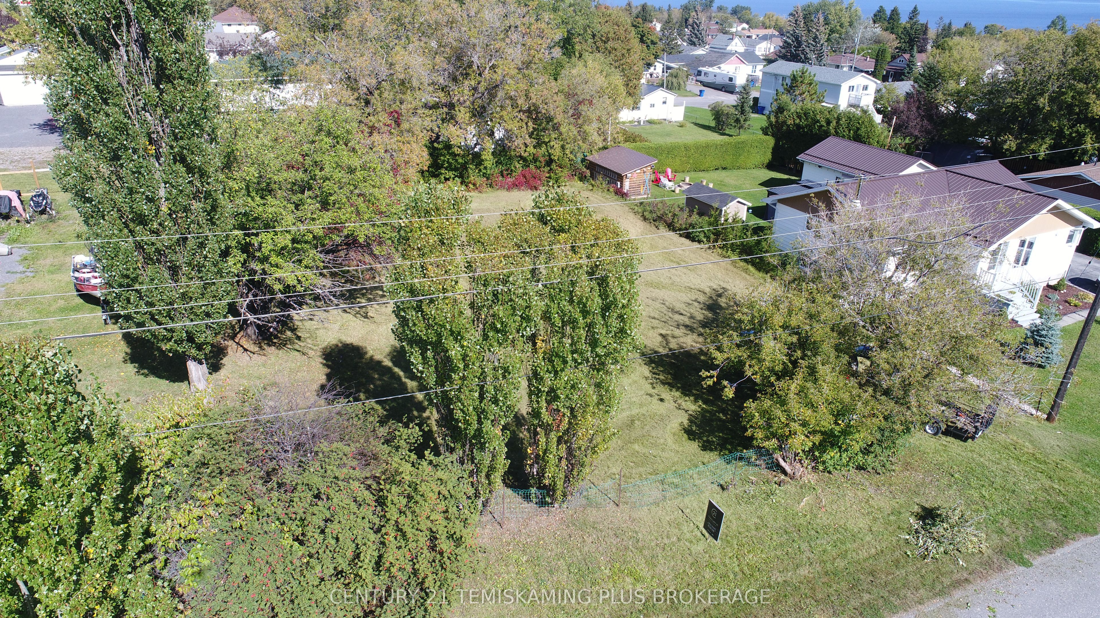 141-142 Algonquin Drive, Temiskaming Shores, ON P0J 1K0 photo 3