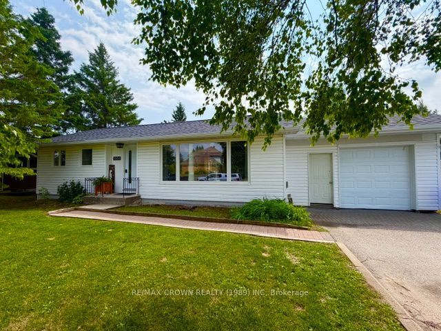 1305 Alexandra Street, Hearst, ON P0L 1N0
