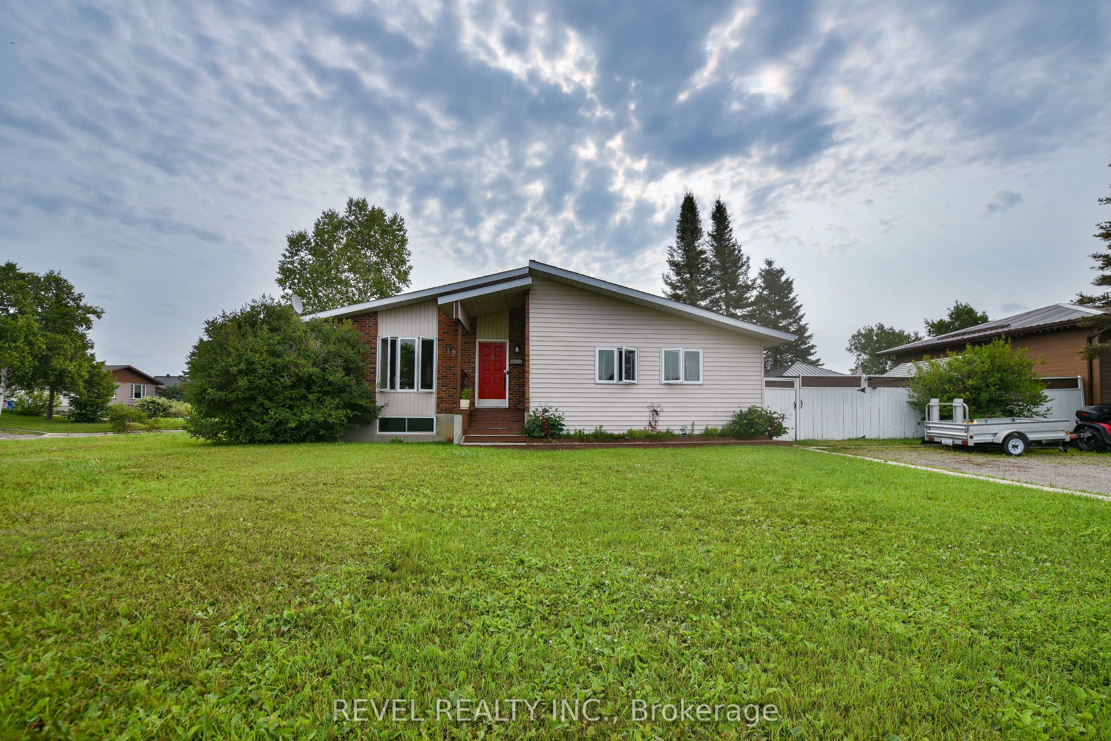 127 Spillenaar Street, Timmins, ON P0N 1H0 photo 2