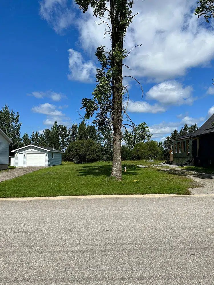 71 Hollywood Avenue, Smooth Rock Falls, ON P0L 2B0