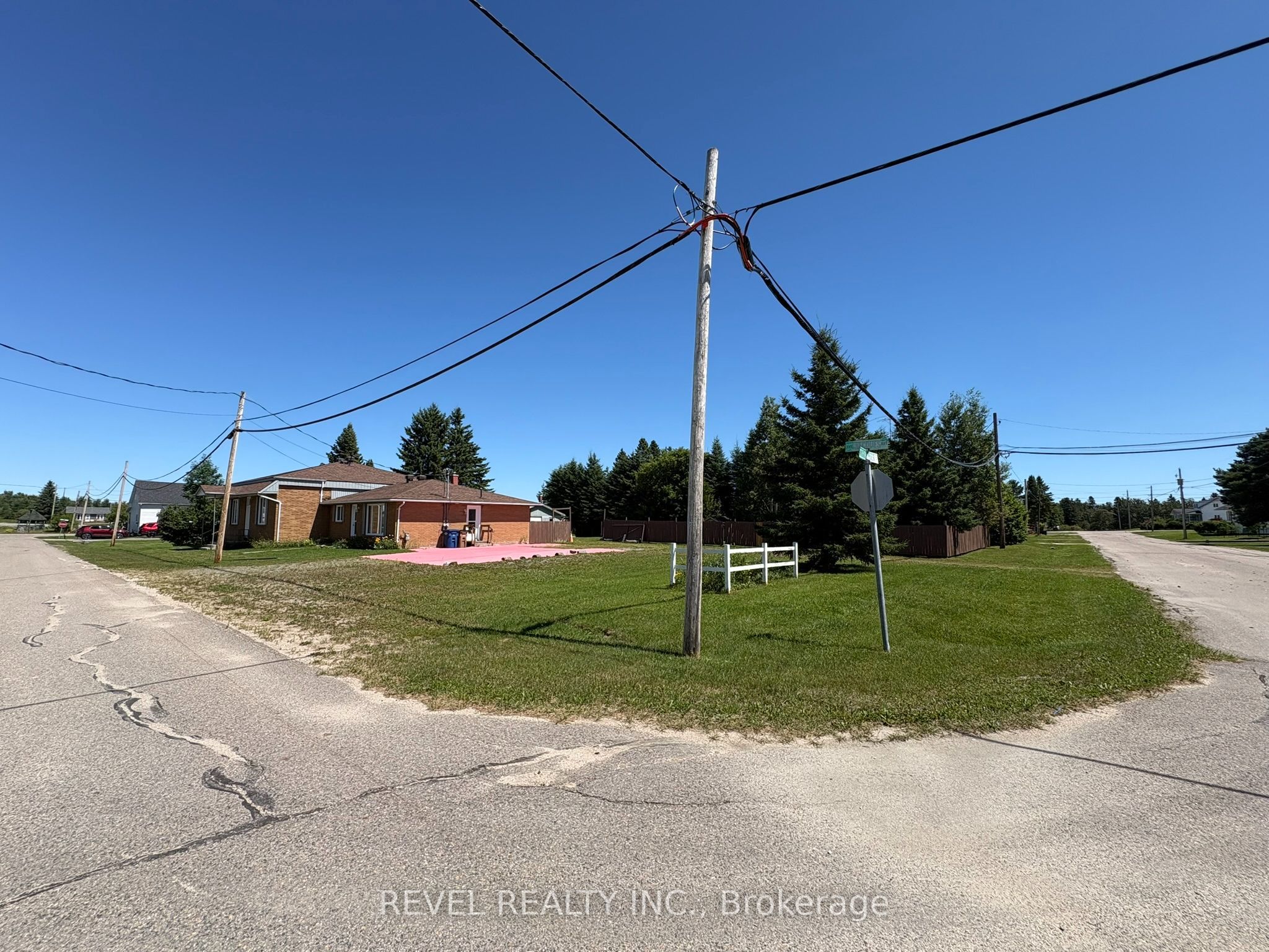 21 Jacques Avenue Fauquier, Kapuskasing, ON P0L 1G0 photo 3