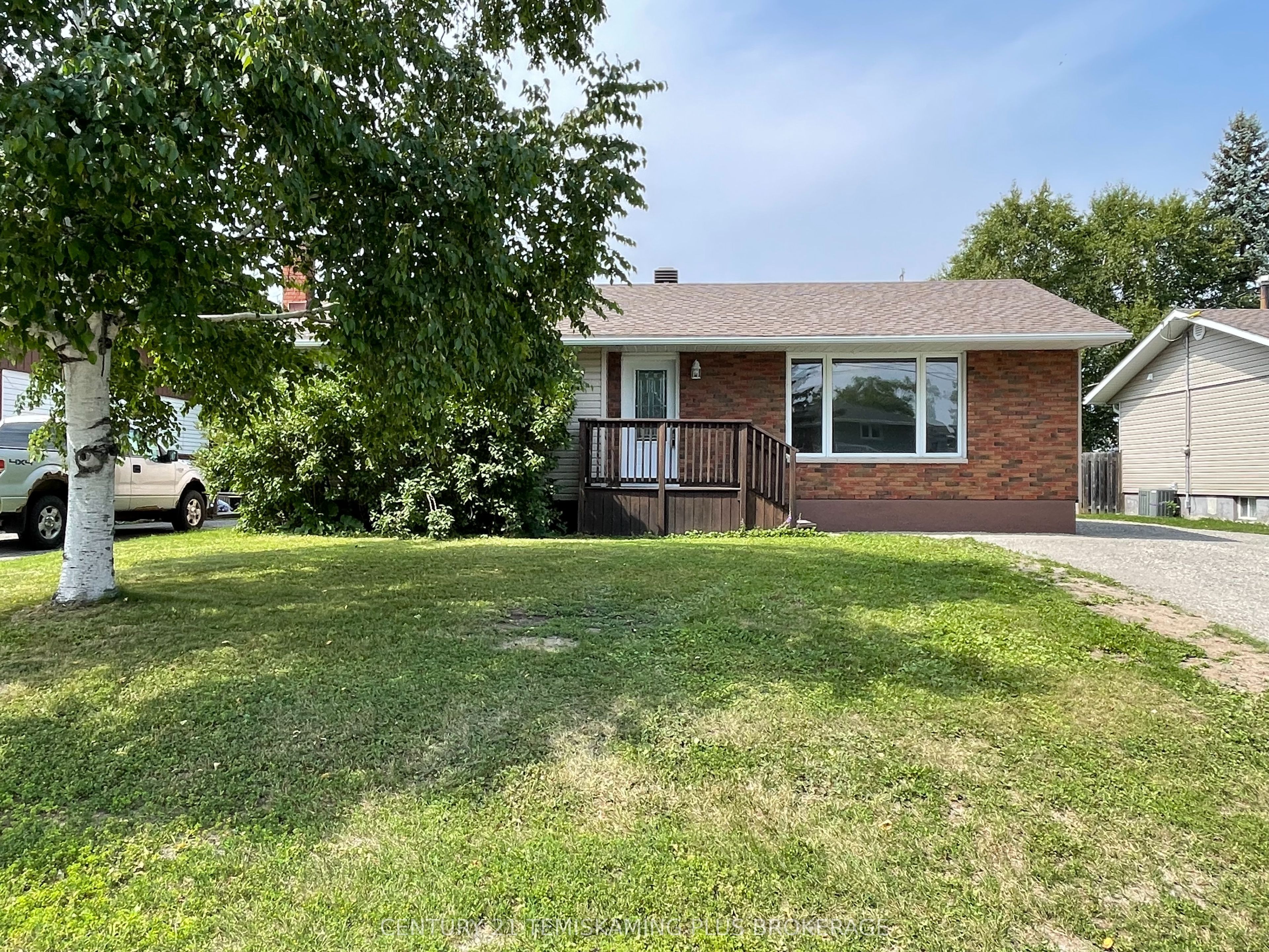 225 Hessle Avenue, Temiskaming Shores, ON P0J 1P0
