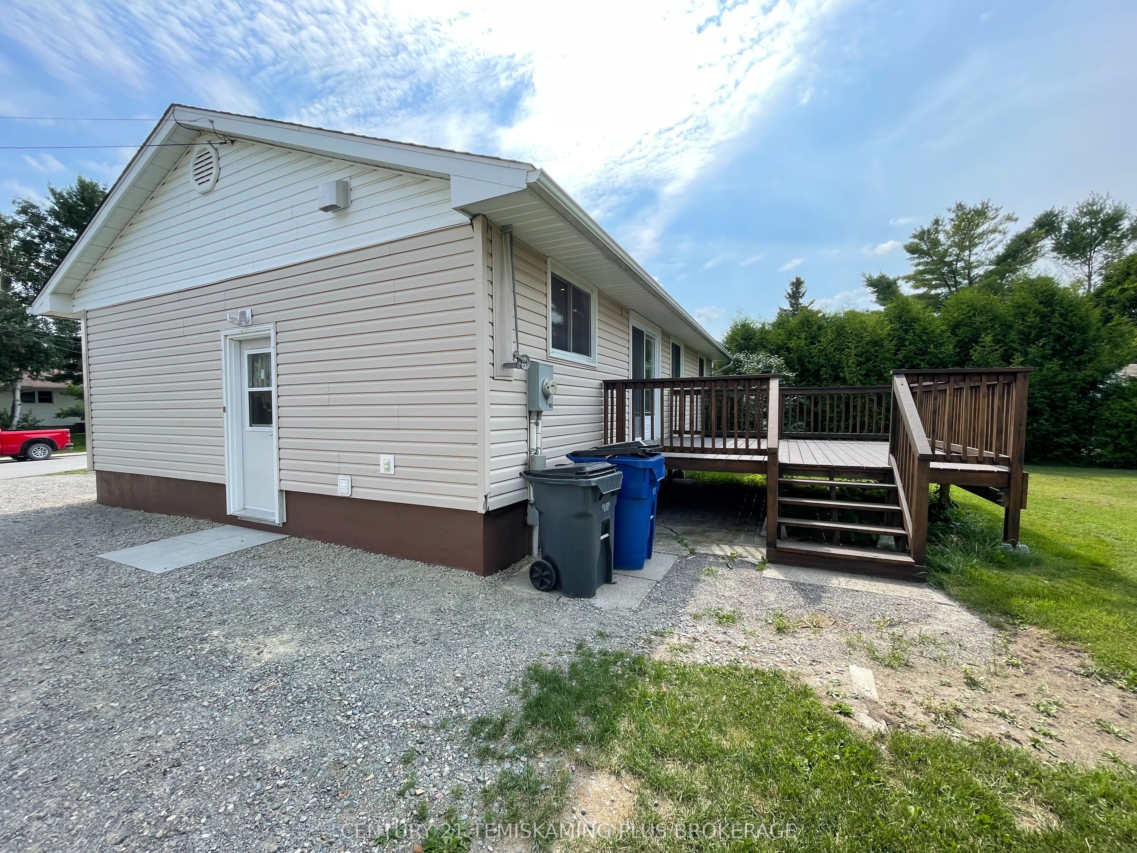 225 Hessle Avenue, Temiskaming Shores, ON P0J 1P0 photo 3
