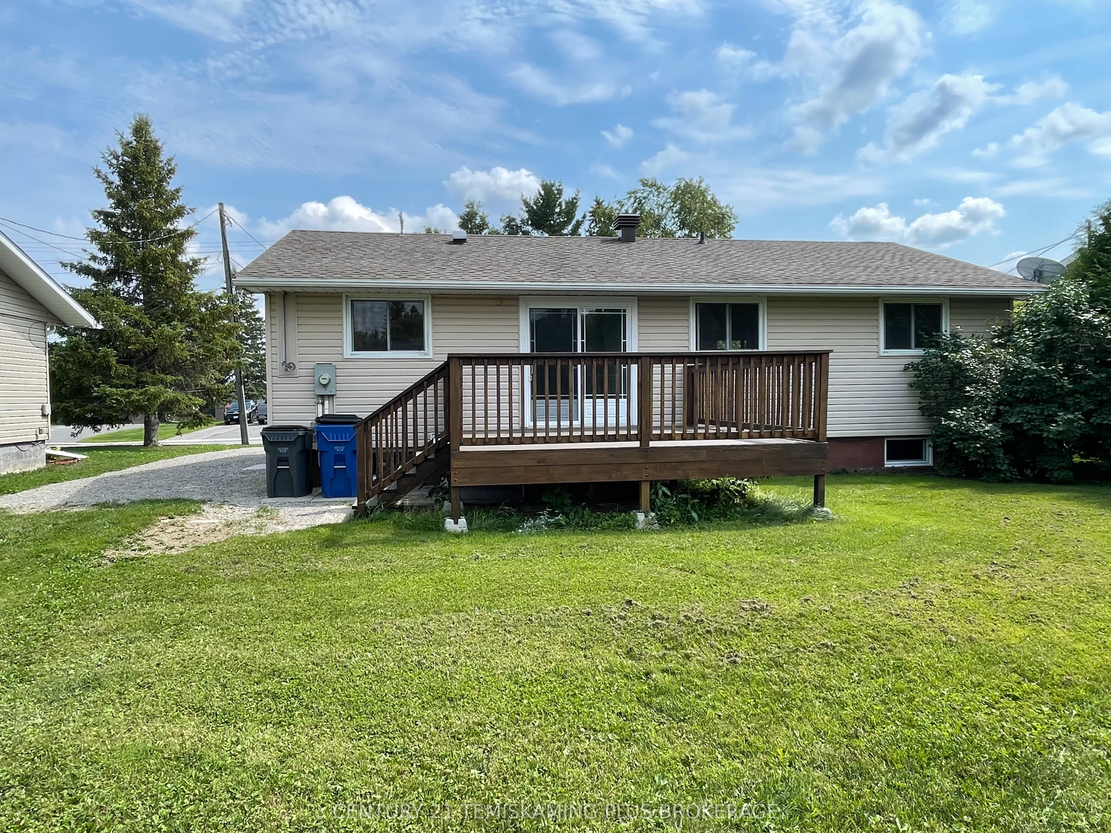 225 Hessle Avenue, Temiskaming Shores, ON P0J 1P0 photo 5