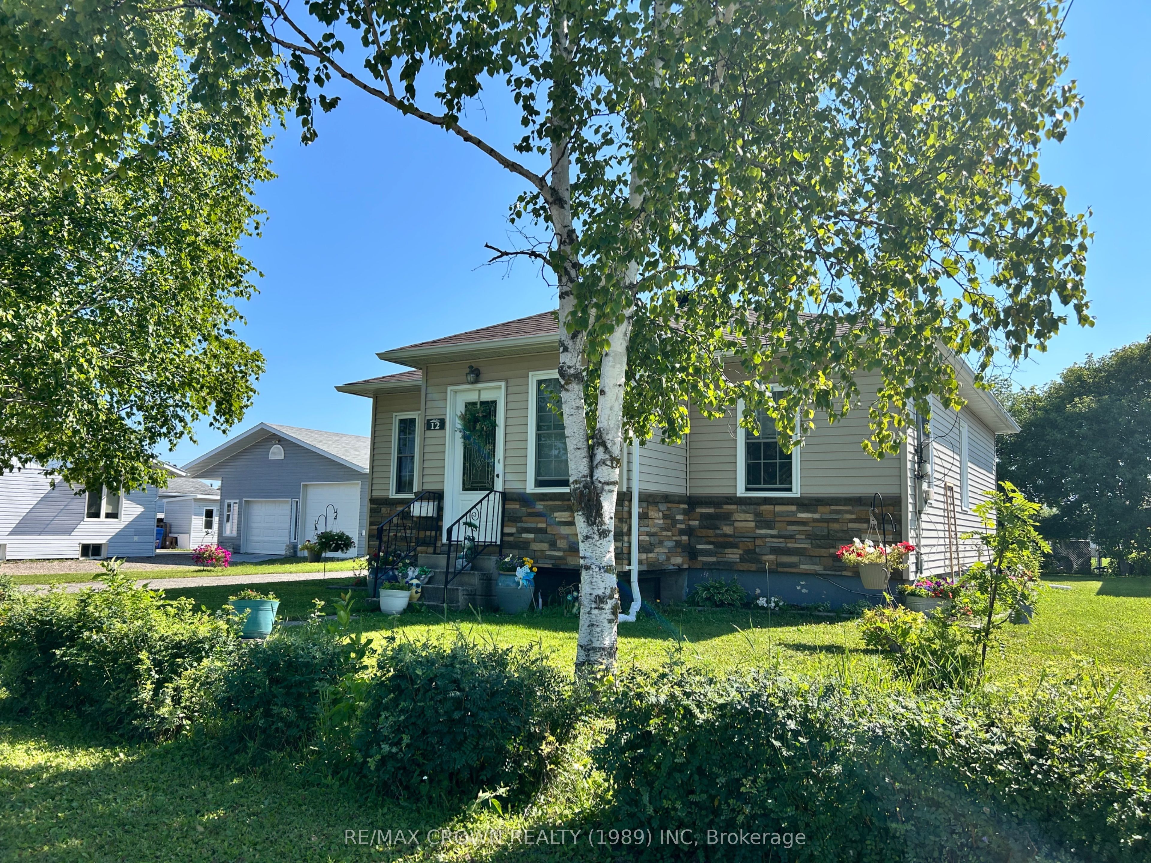 12 Erickson Avenue, Kapuskasing, ON P5N 2K7 photo 2