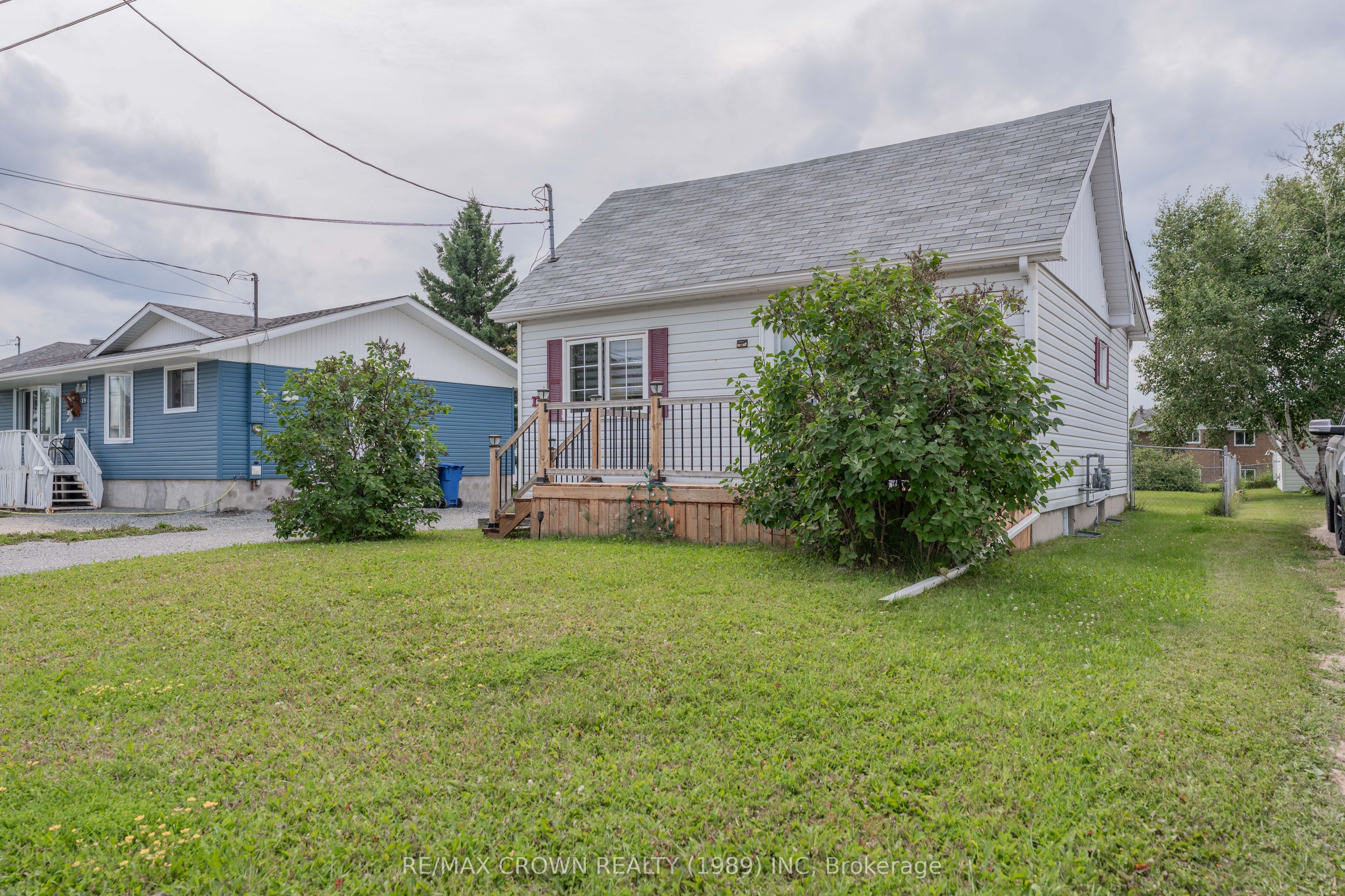 17 Marquette Crescent, Kapuskasing, ON P5N 2K4 photo 2