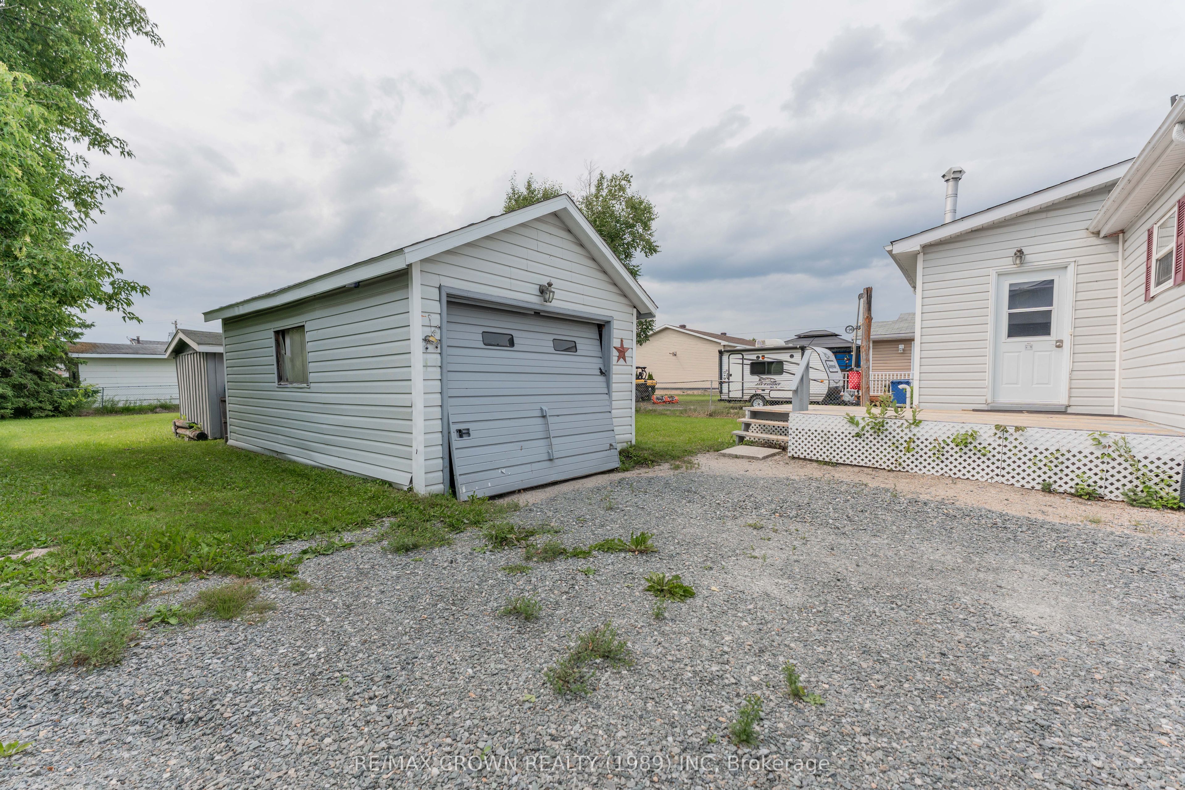 17 Marquette Crescent, Kapuskasing, ON P5N 2K4 photo 3