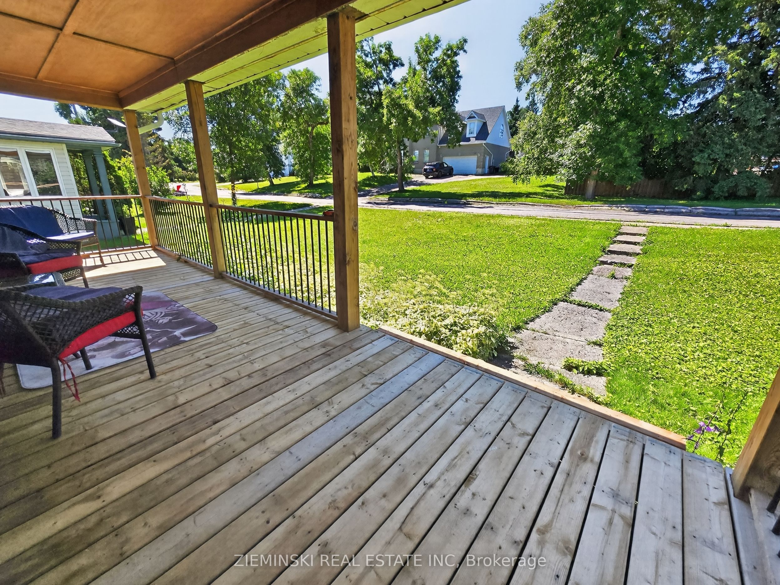 137 Cambridge Avenue, Iroquois Falls, ON P0K 1E0 photo 2