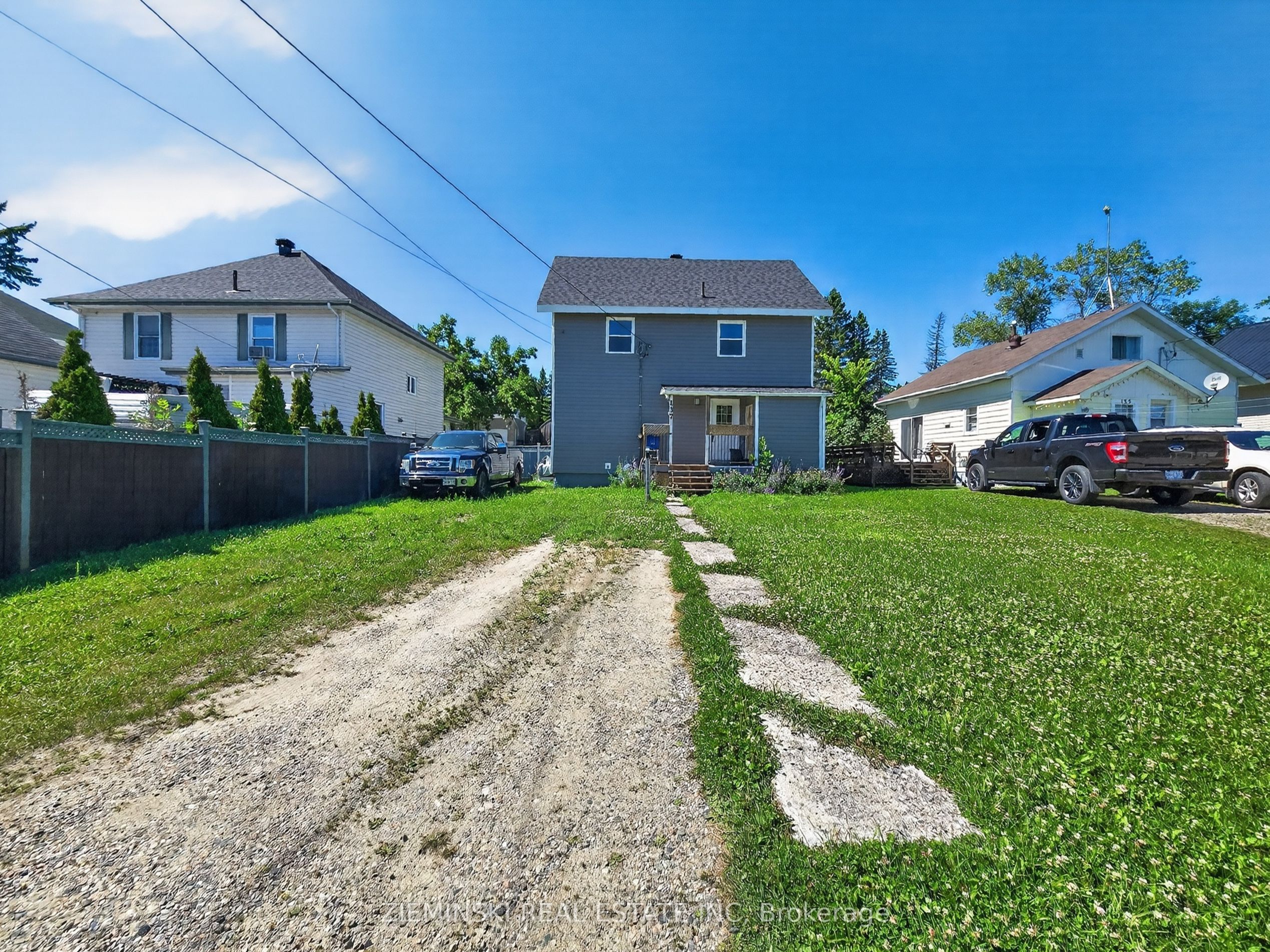 137 Cambridge Avenue, Iroquois Falls, ON P0K 1E0 photo 3