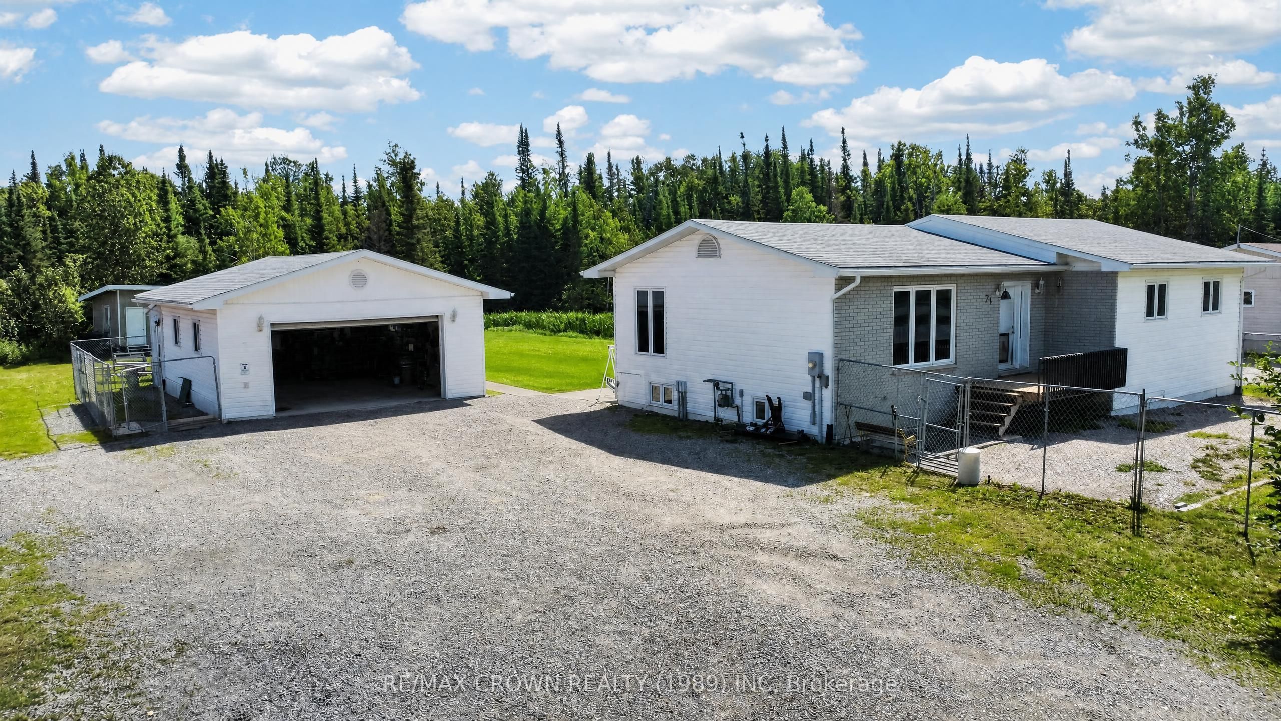 21 Cloutier Road S, Hearst, ON P0L 1N0 photo 2