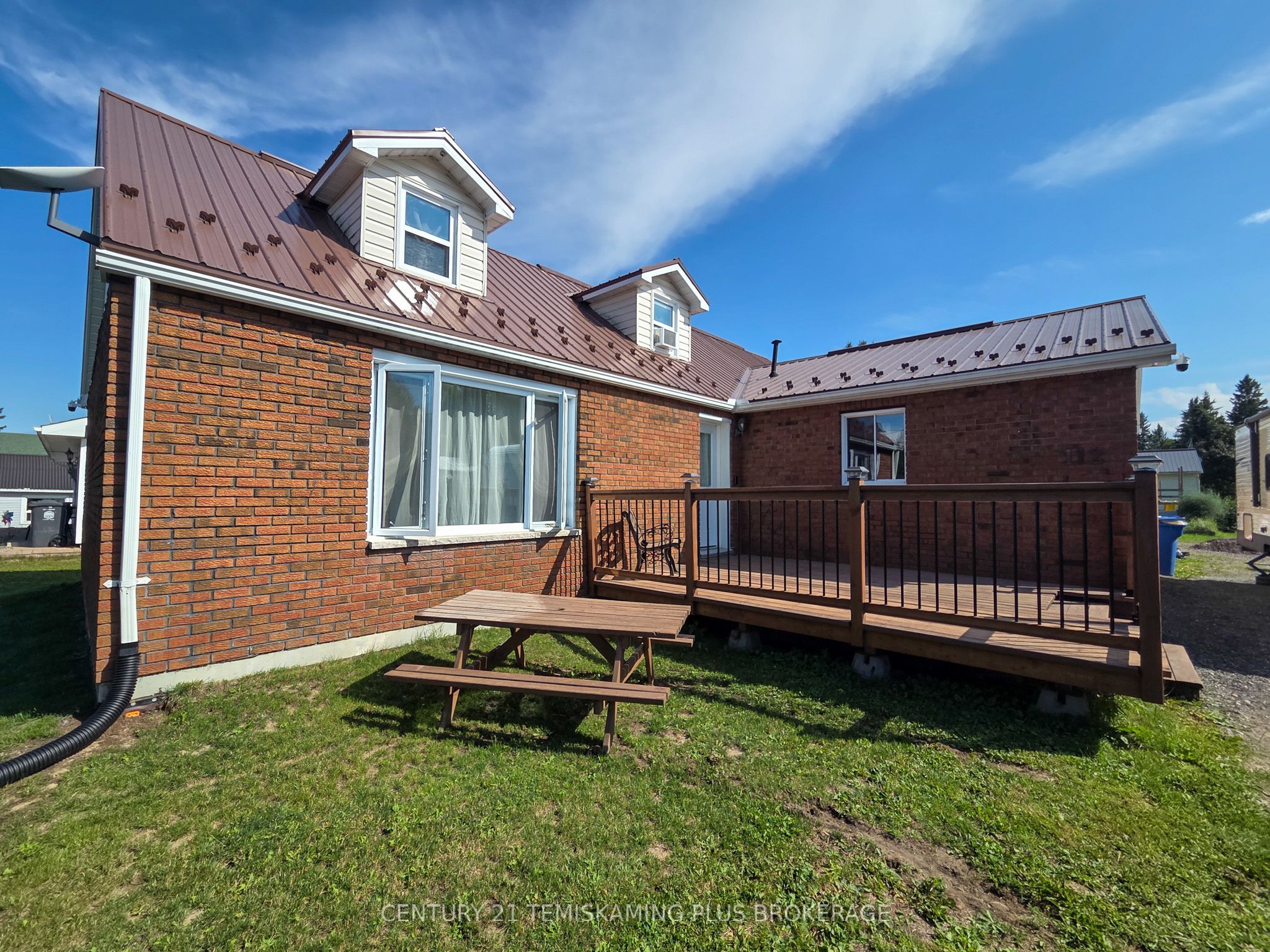 112 4th Avenue, Englehart, ON P0J 1H0 photo 2