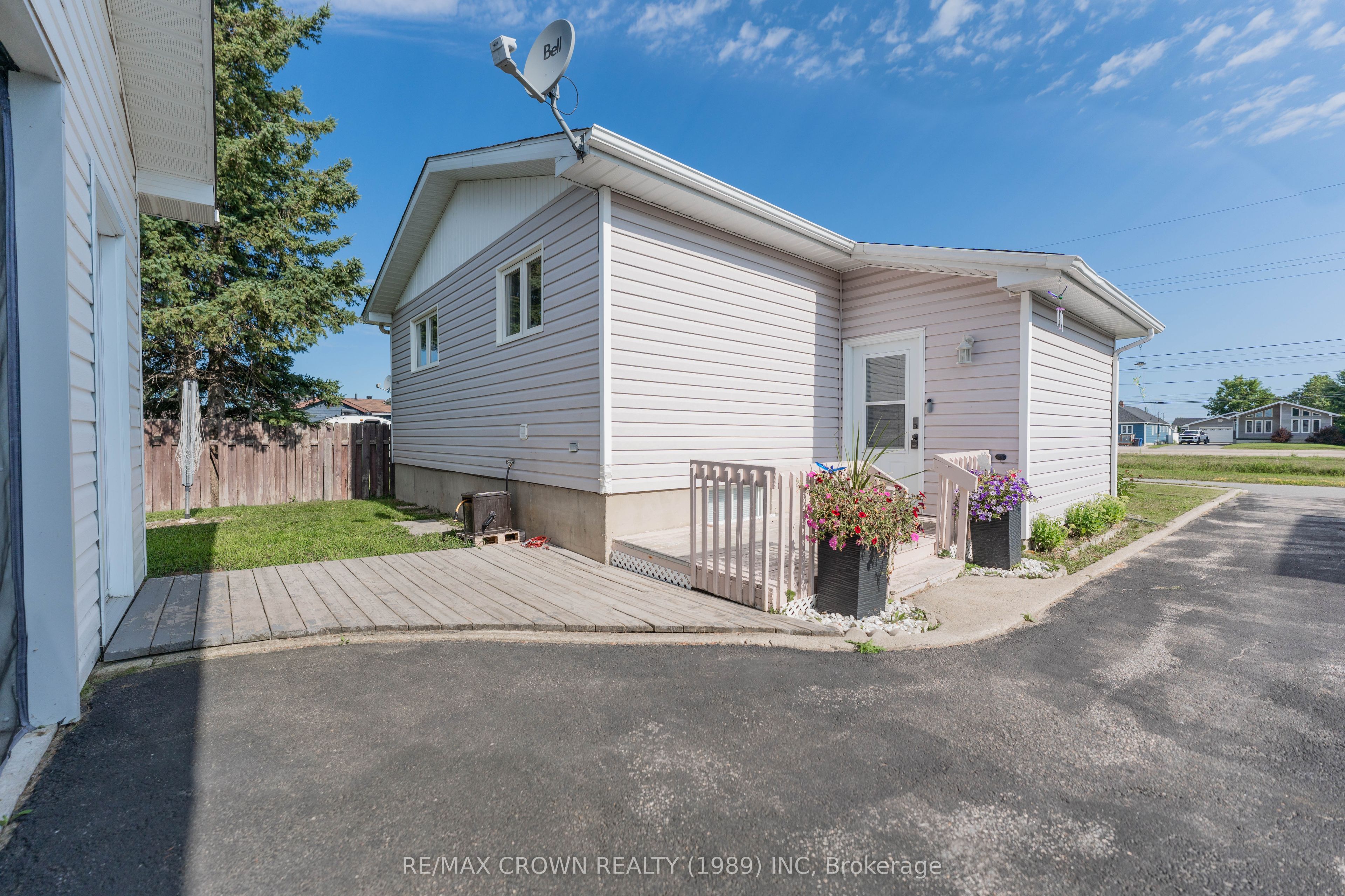 19 Lemarier Street, Kapuskasing, ON P5N 2S7 photo 2