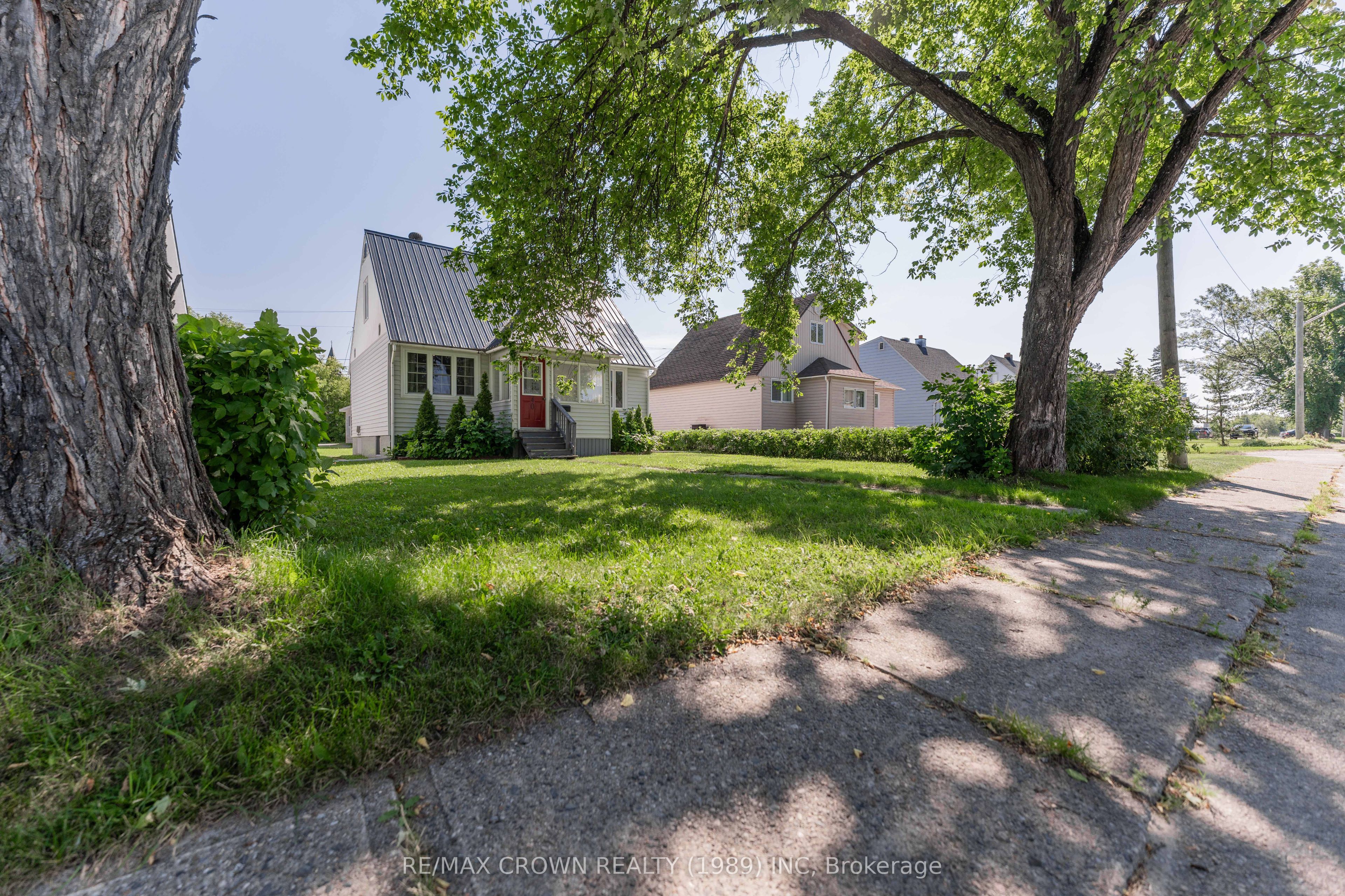 40 Bowman Avenue, Kapuskasing, ON P5N 1N1