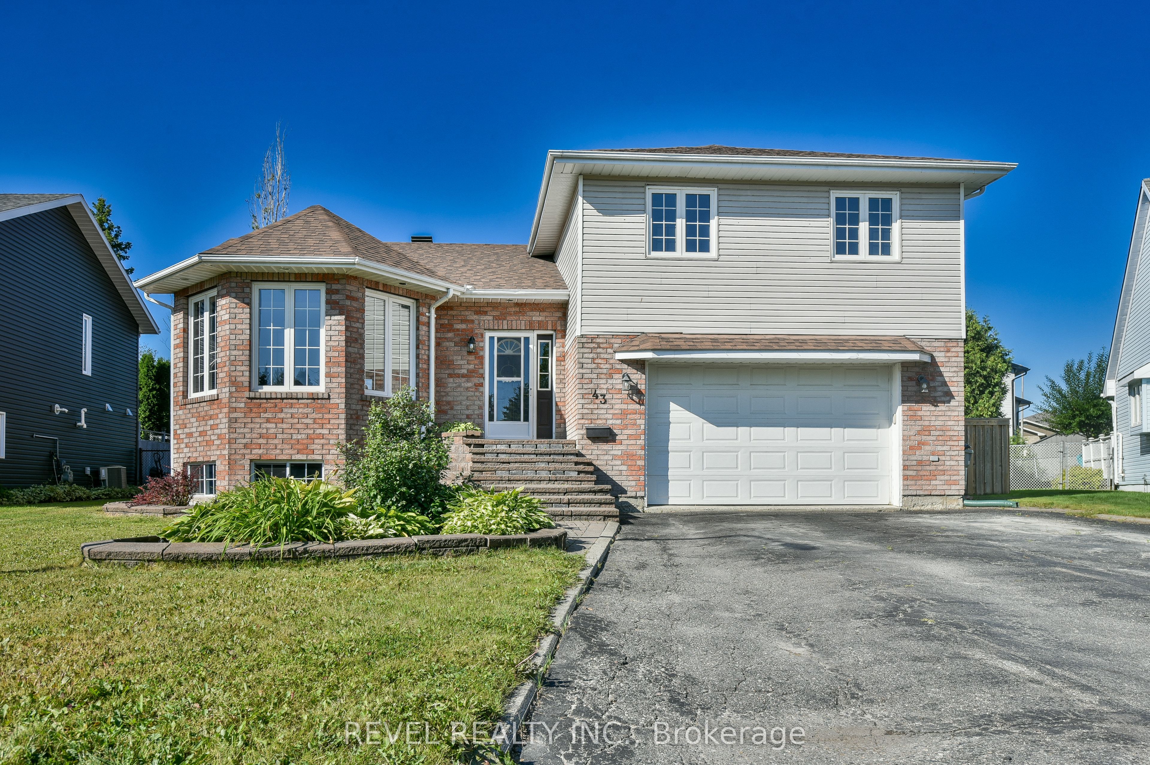 43 Pleasant Avenue, Timmins, ON P4R 1M6