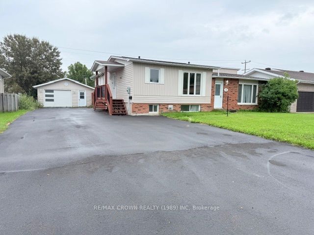 16 Mateev Avenue, Kapuskasing, ON P5N 3E5
