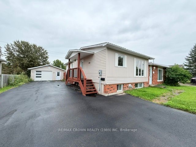 16 Mateev Avenue, Kapuskasing, ON P5N 3E5 photo 3