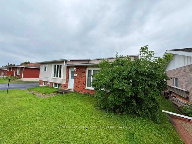 16 Mateev Avenue, Kapuskasing, ON P5N 3E5 photo 4