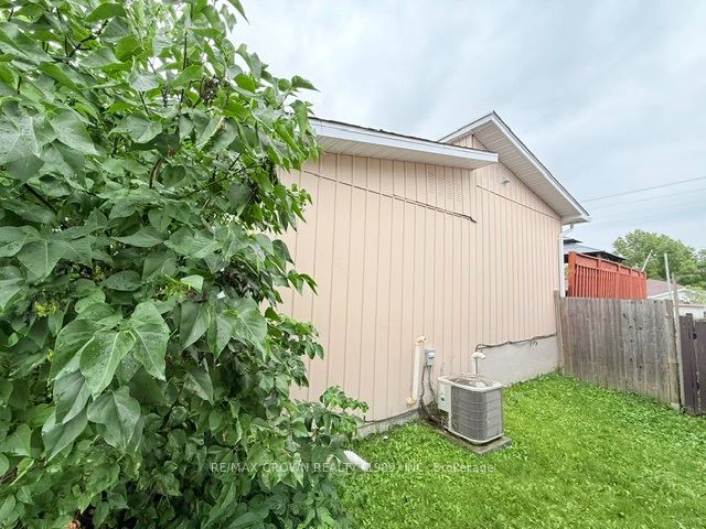 16 Mateev Avenue, Kapuskasing, ON P5N 3E5 photo 5