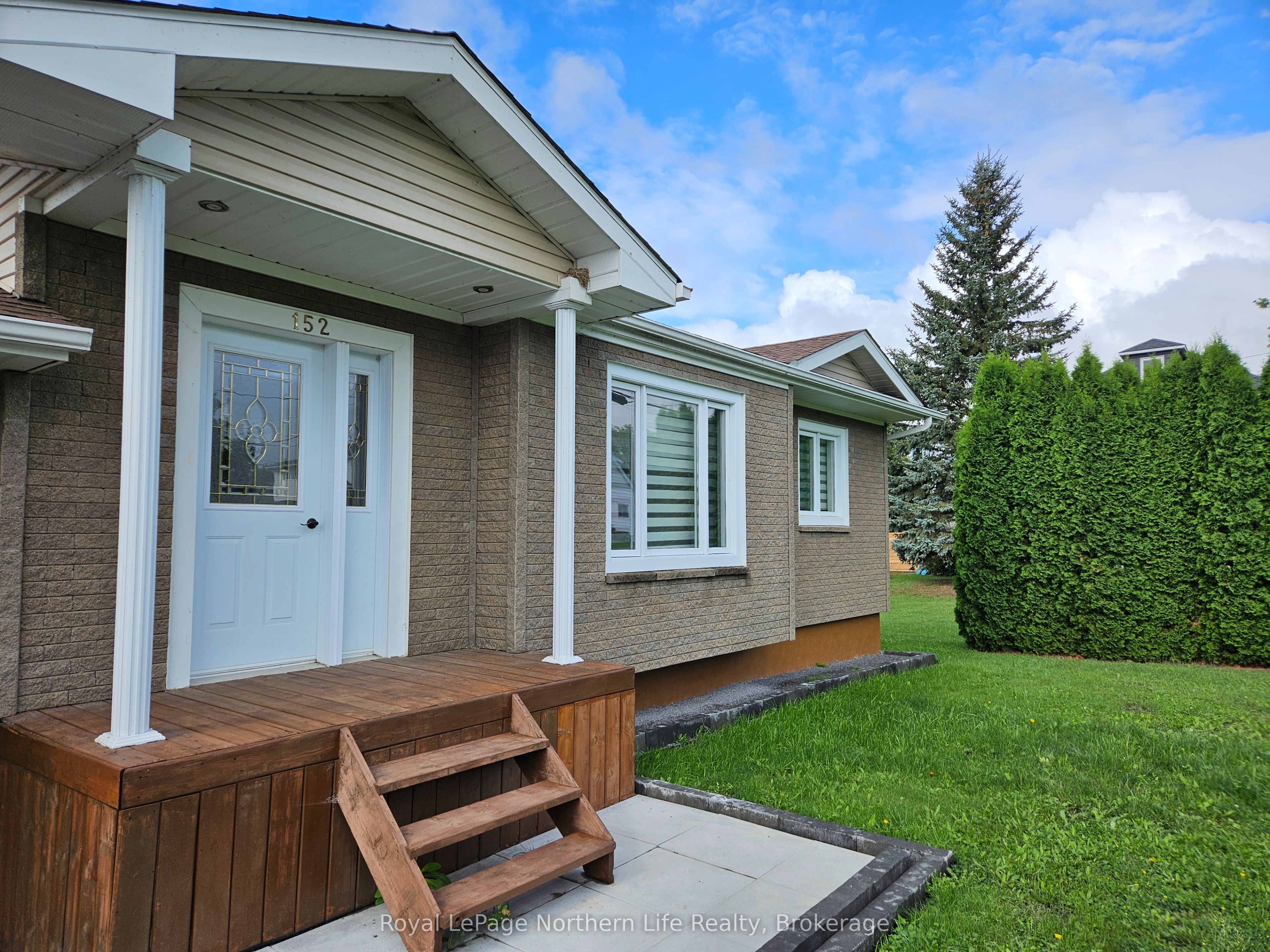 152 PINE Street W, Temiskaming Shores, ON P0J 1P0 photo 3