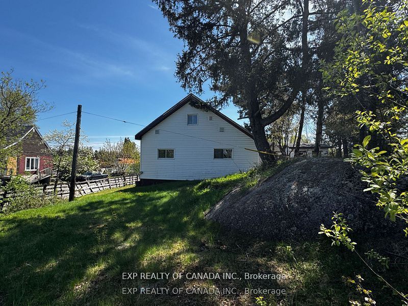 582 Government Road W, Kirkland Lake, ON P0K 1A0 photo 3