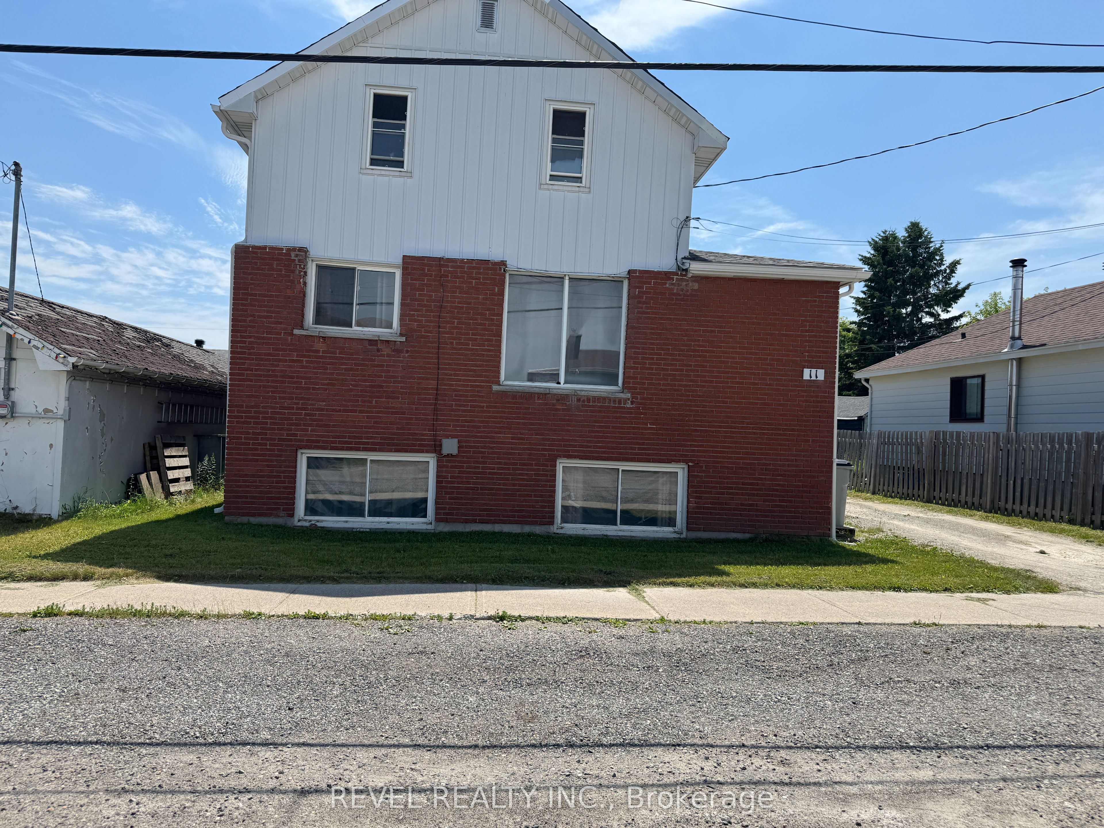 11 Shamrock Avenue, Timmins, ON P0N 1C0