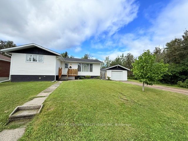 32 Winnipeg Street, Kapuskasing, ON P5N 1Z3