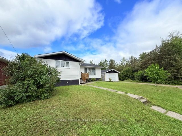 32 Winnipeg Street, Kapuskasing, ON P5N 1Z3 photo 2