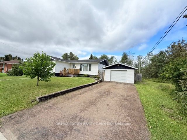 32 Winnipeg Street, Kapuskasing, ON P5N 1Z3 photo 3