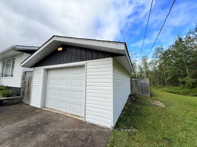32 Winnipeg Street, Kapuskasing, ON P5N 1Z3 photo 4