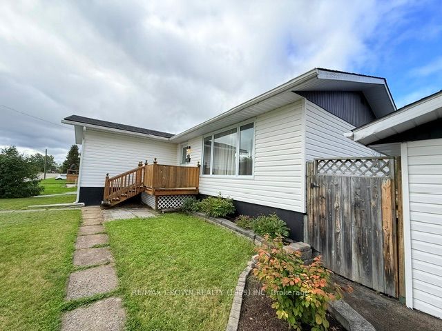 32 Winnipeg Street, Kapuskasing, ON P5N 1Z3 photo 5